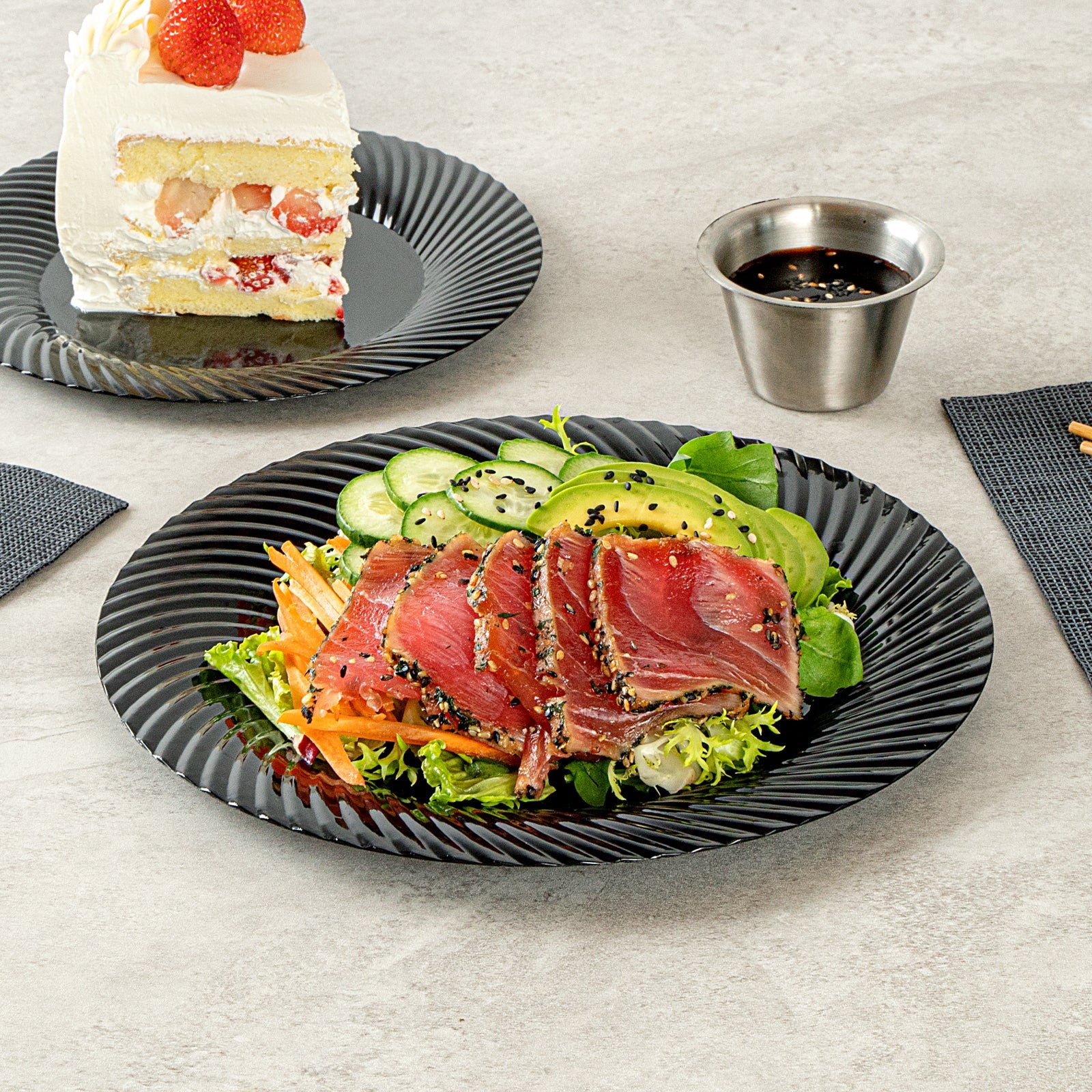 Moderna Round Black Plastic Wave Plate - 9" x 9" x 1/2" - 40 count box