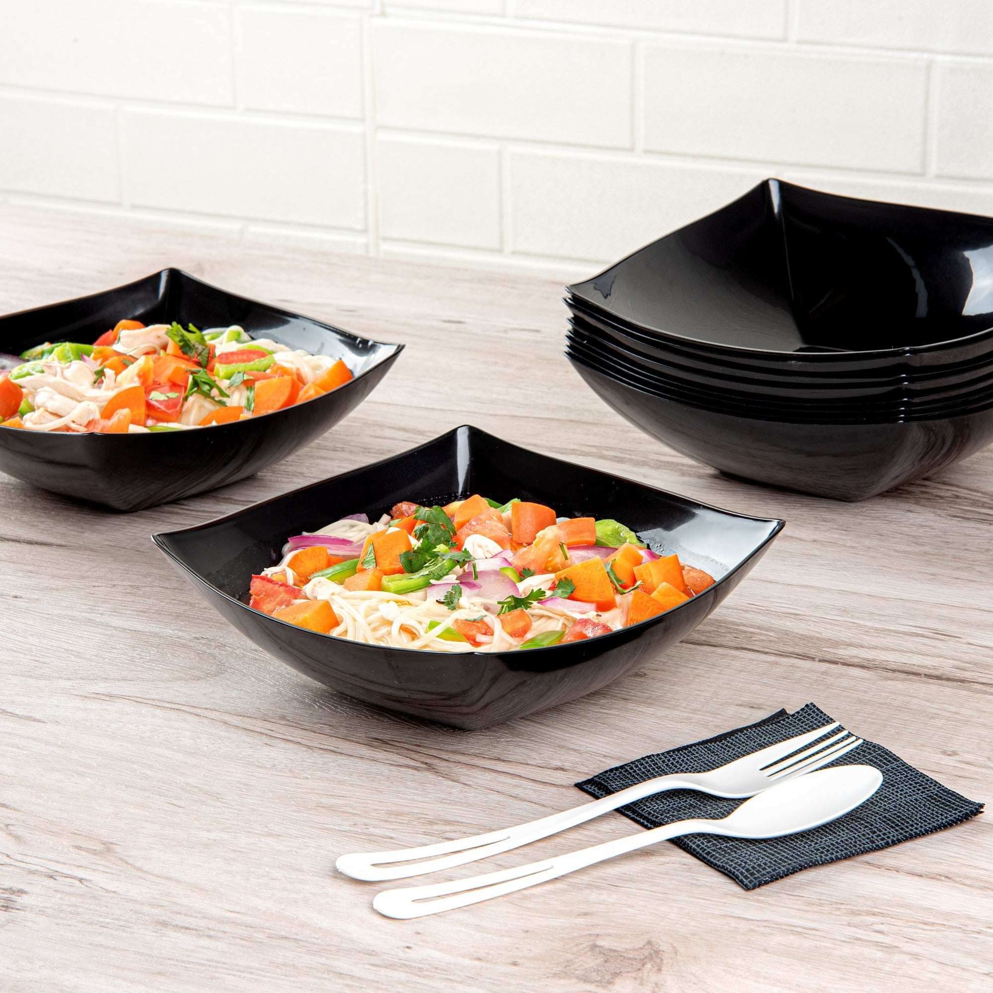 Moderna 32 oz Square Black Plastic Bowl - 7 3/4" x 7 3/4" x 2 1/4" - 100 count box