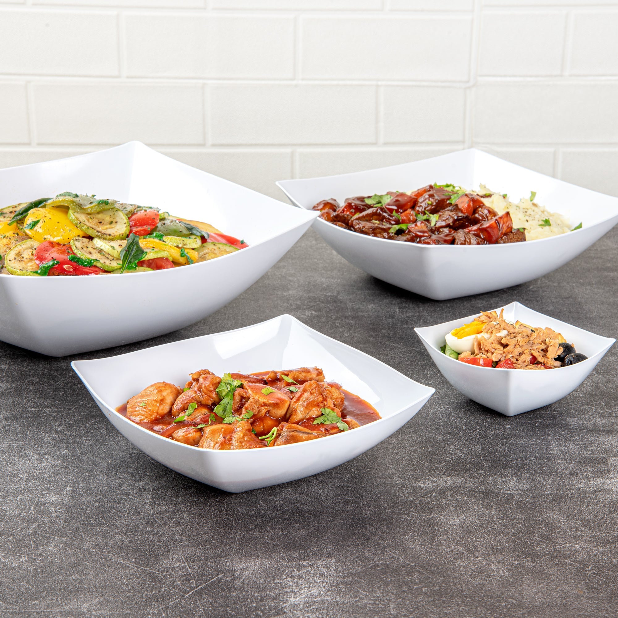 Moderna 32 oz Square White Plastic Bowl - 7 3/4" x 7 3/4" x 2 1/4" - 10 count box