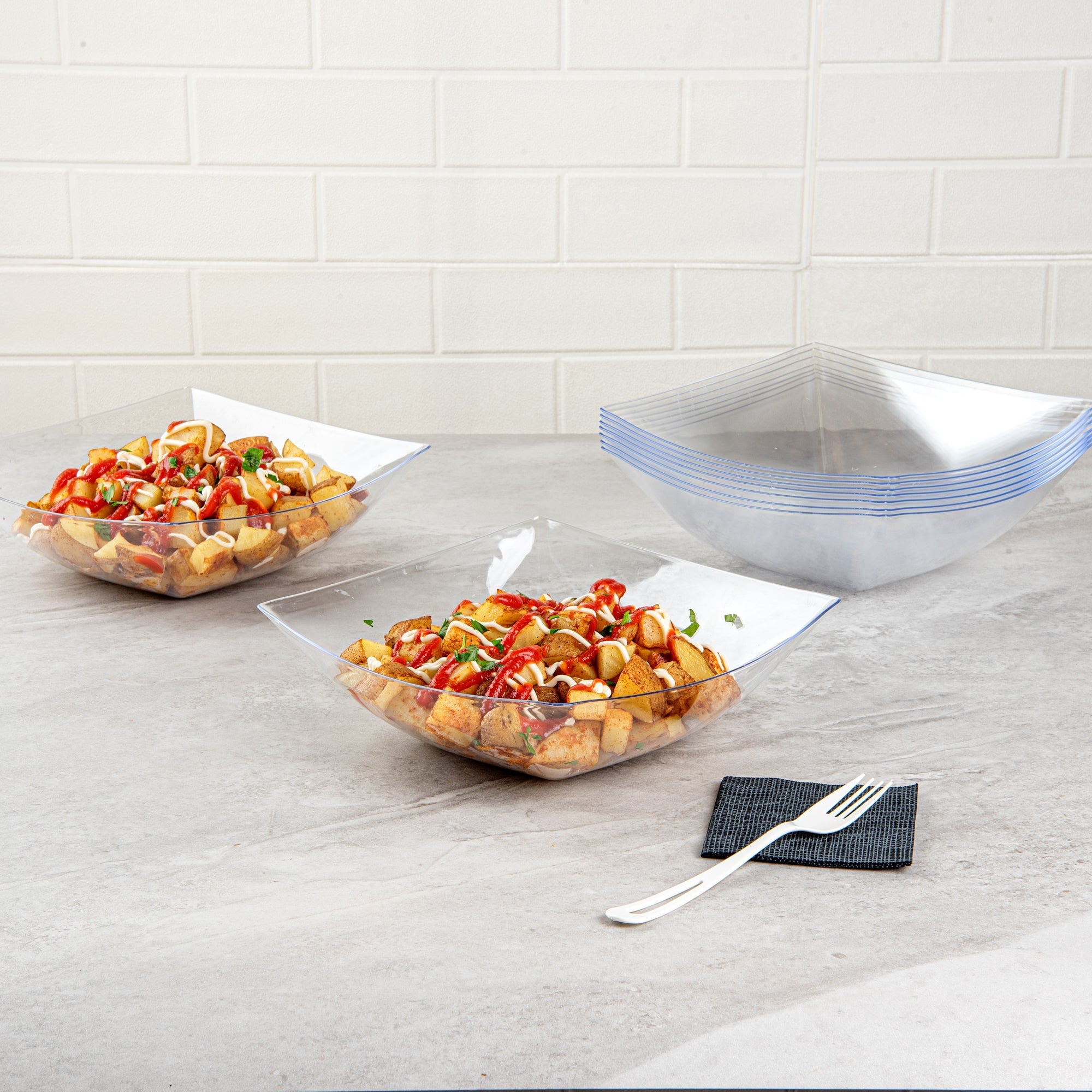 Moderna 64 oz Square Clear Plastic Serving Bowl - 9 3/4" x 9 3/4" x 3" - 10 count box