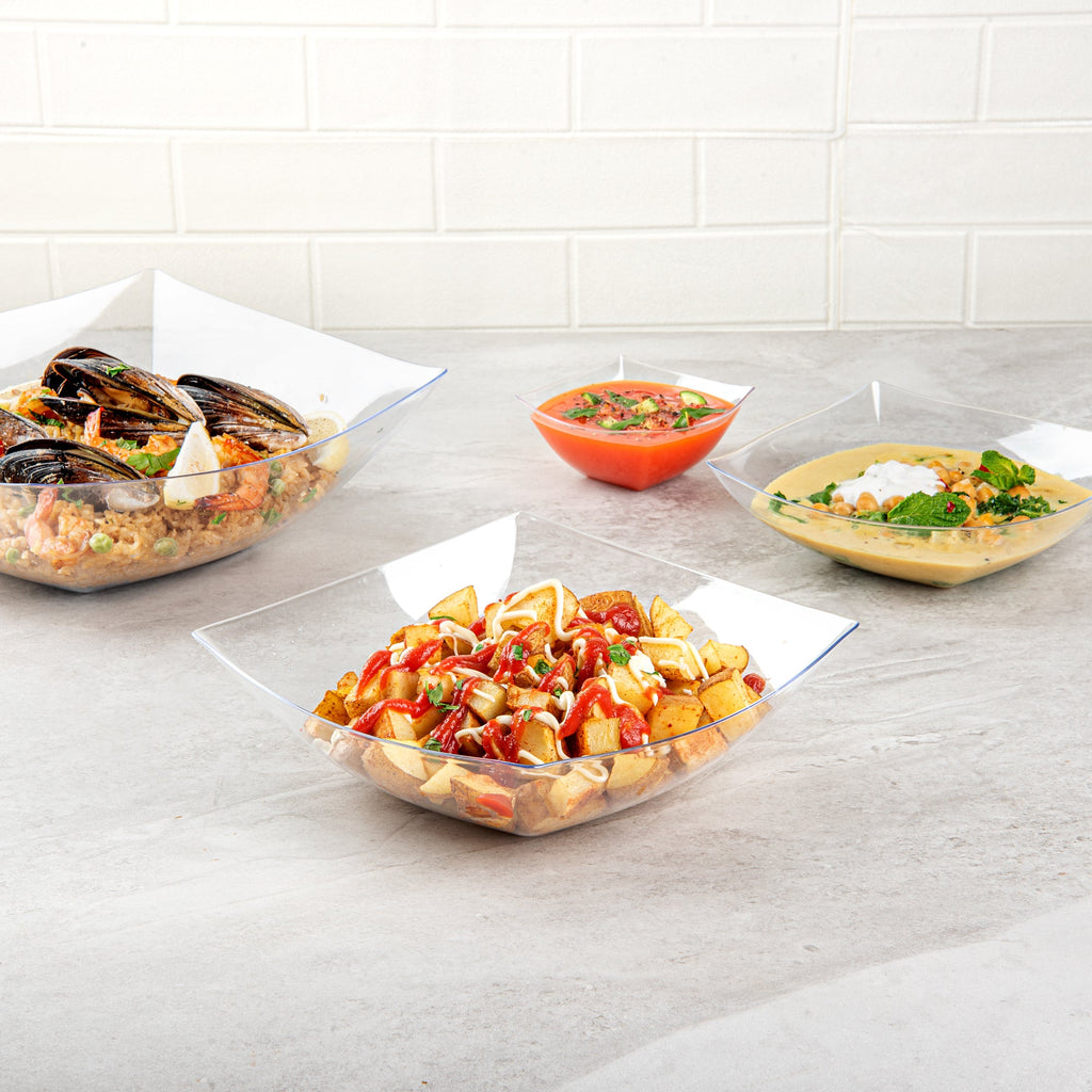 Moderna 64 oz Square Clear Plastic Serving Bowl - 9 3/4" x 9 3/4" x 3" - 100 count box