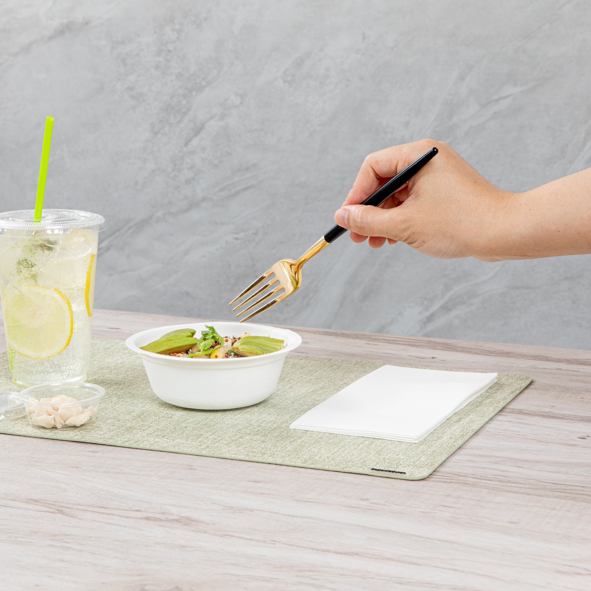 Moderna Gold Plastic Fork - with Black Handle - 7 1/2" - 50 count box