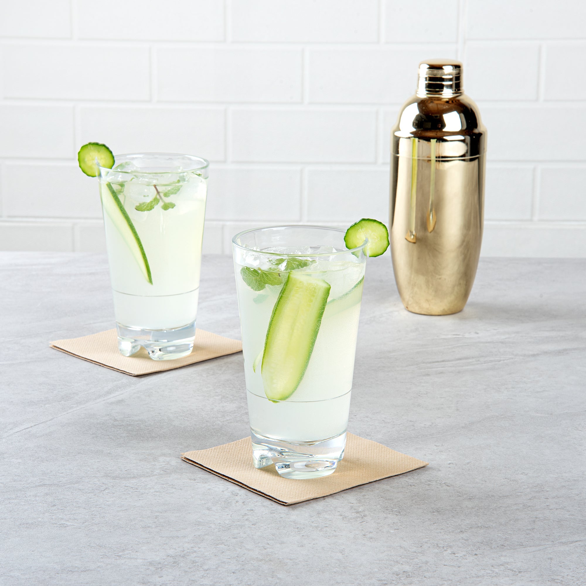 Bev Tek 18 oz Polycarbonate Highball Glass - Stackable - 3 1/2" x 3 1/2" x 6 1/4" - 6 count box