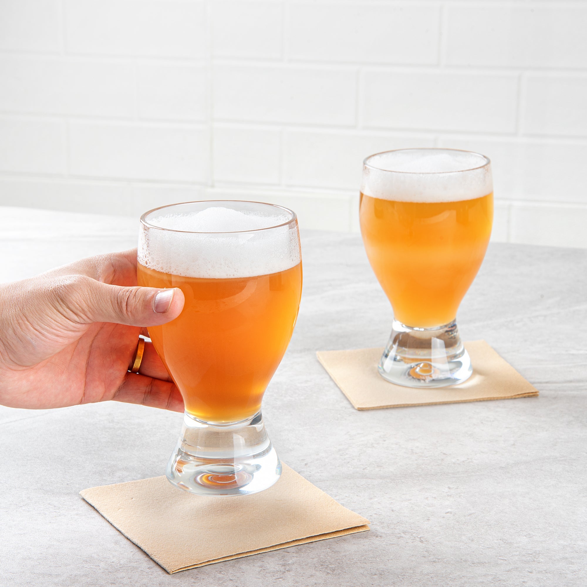 Bev Tek 14 oz Polycarbonate Craft Beer Glass - 3 1/2" x 3 1/2" x 6" - 48 count box