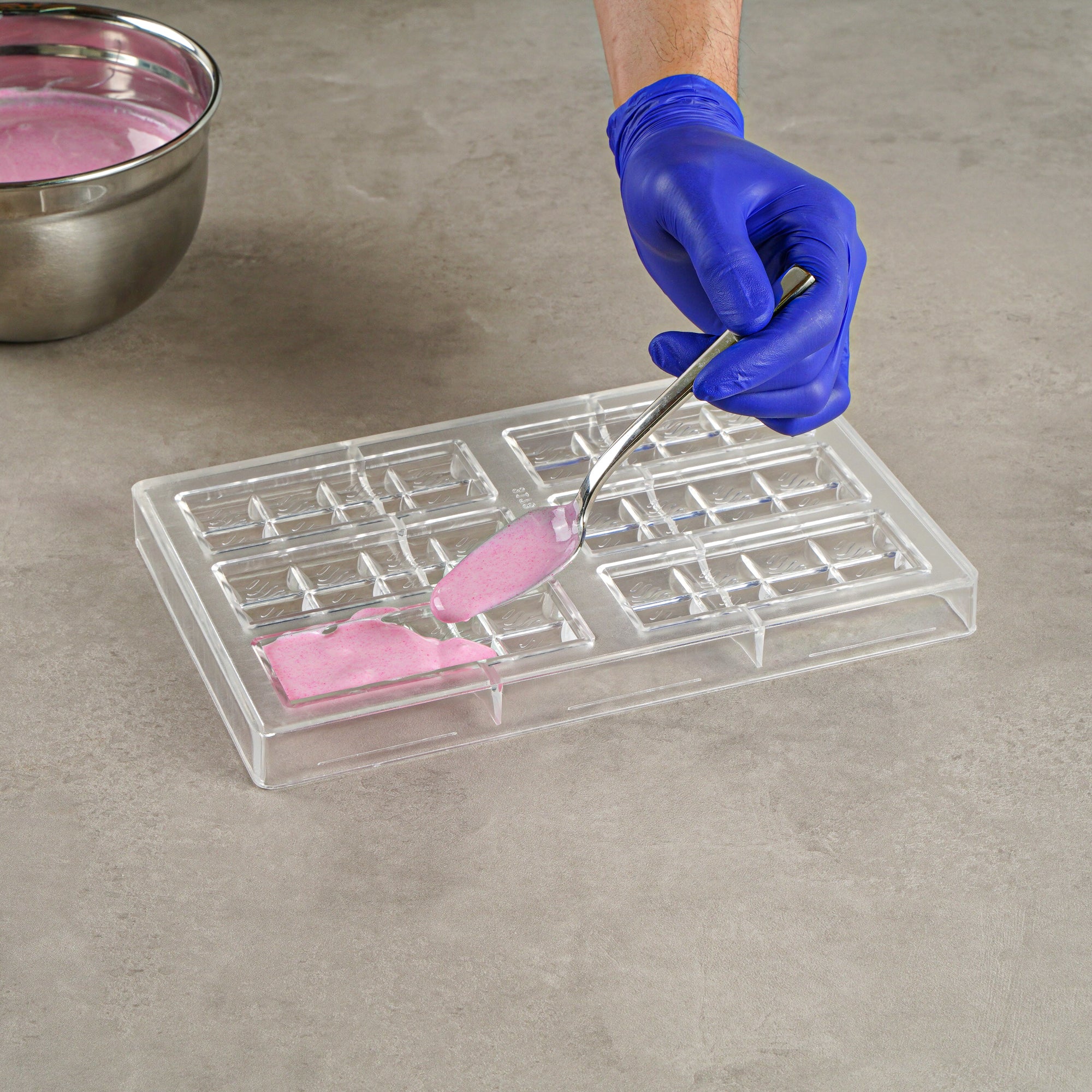Pastry Tek Polycarbonate Break-Apart Candy / Chocolate Mold - 6-Compartment - 10 count box