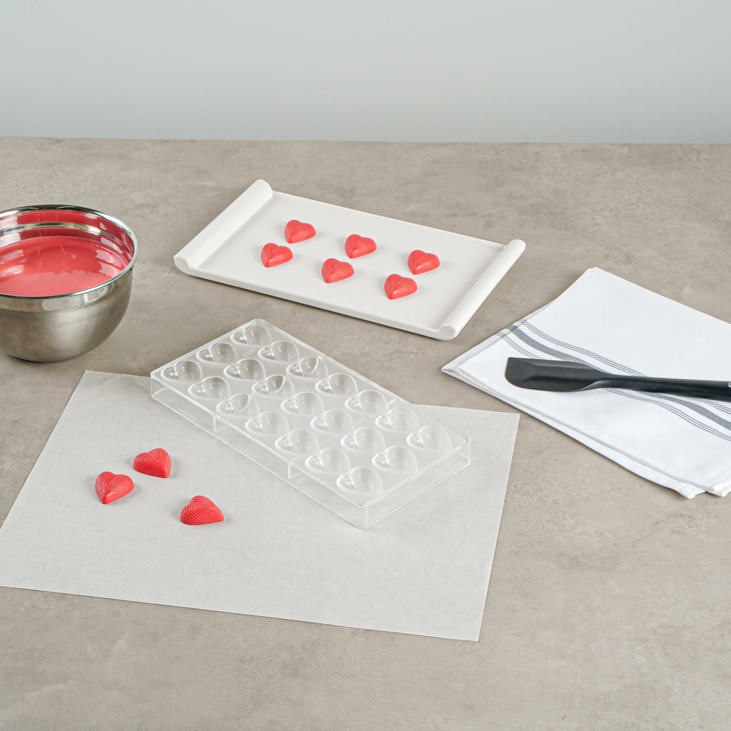 Pastry Tek Polycarbonate Thread Heart Candy / Chocolate Mold - 21-Compartment - 10 count box