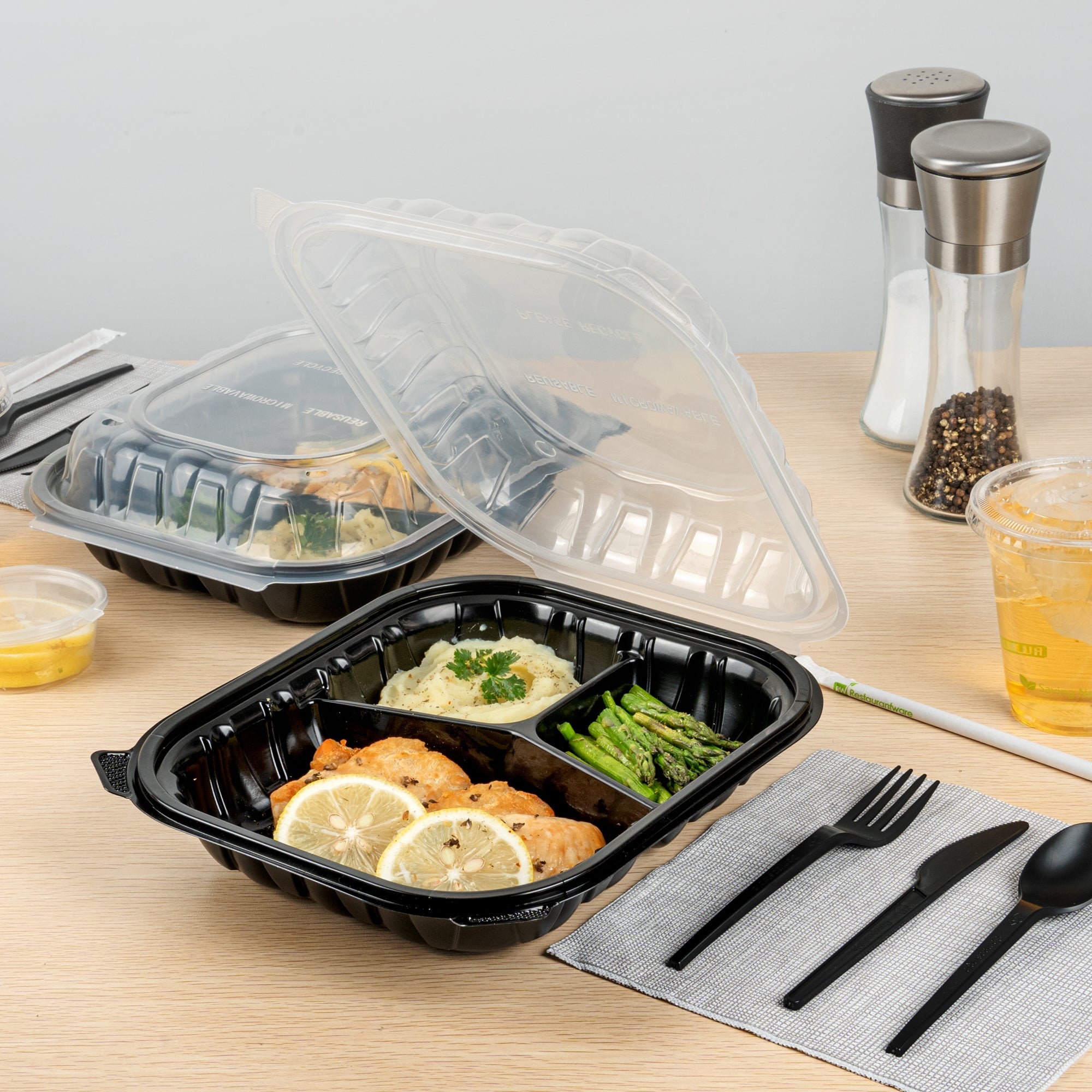 Thermo Tek 54 oz Black Plastic Clamshell Container - 3 Compartments, Microwavable - 10 1/4" x 9" x 3" - 50 count box