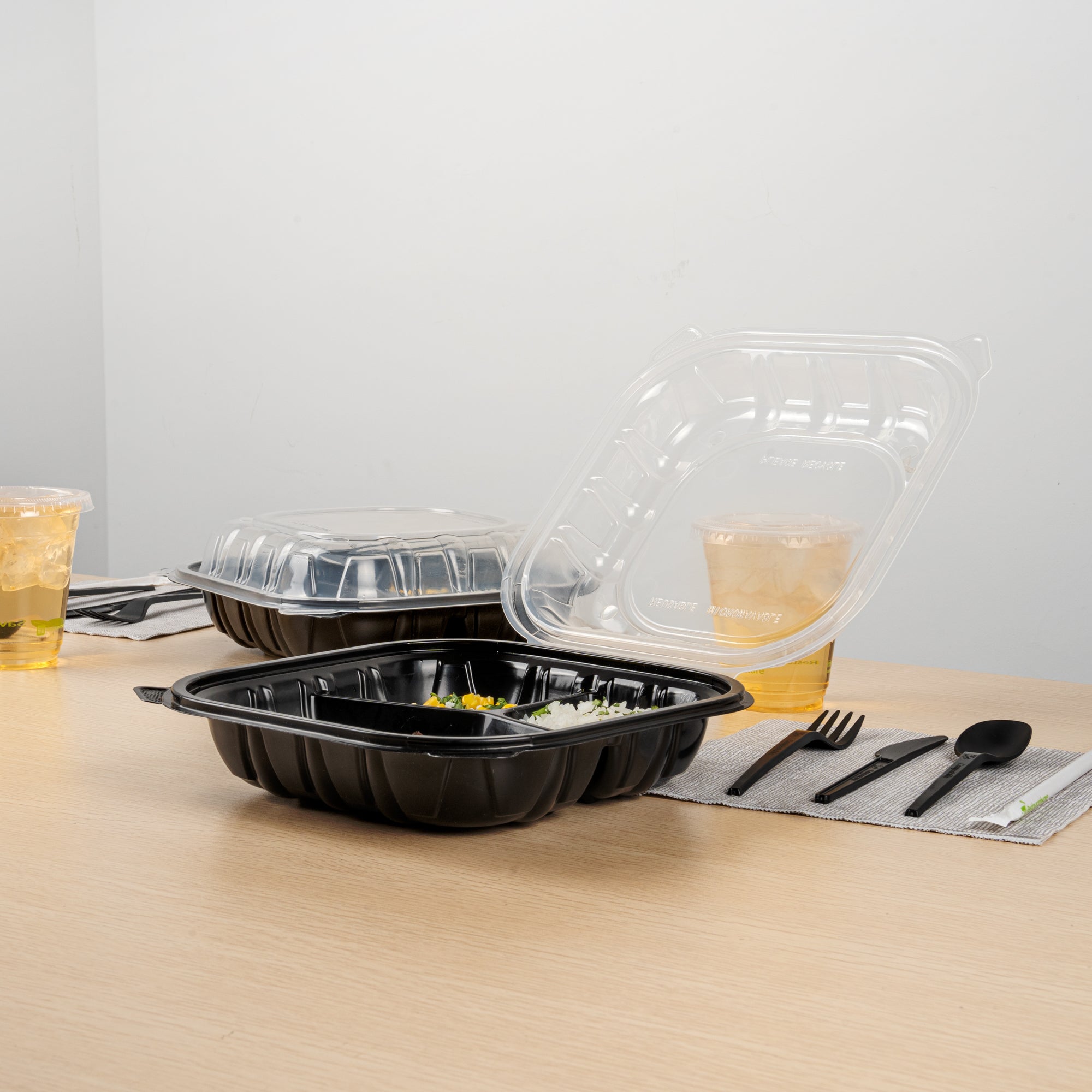 Thermo Tek 40 oz Black Plastic Clamshell Container - 3 Compartments, Microwavable - 9" x 9" x 3" - 50 count box