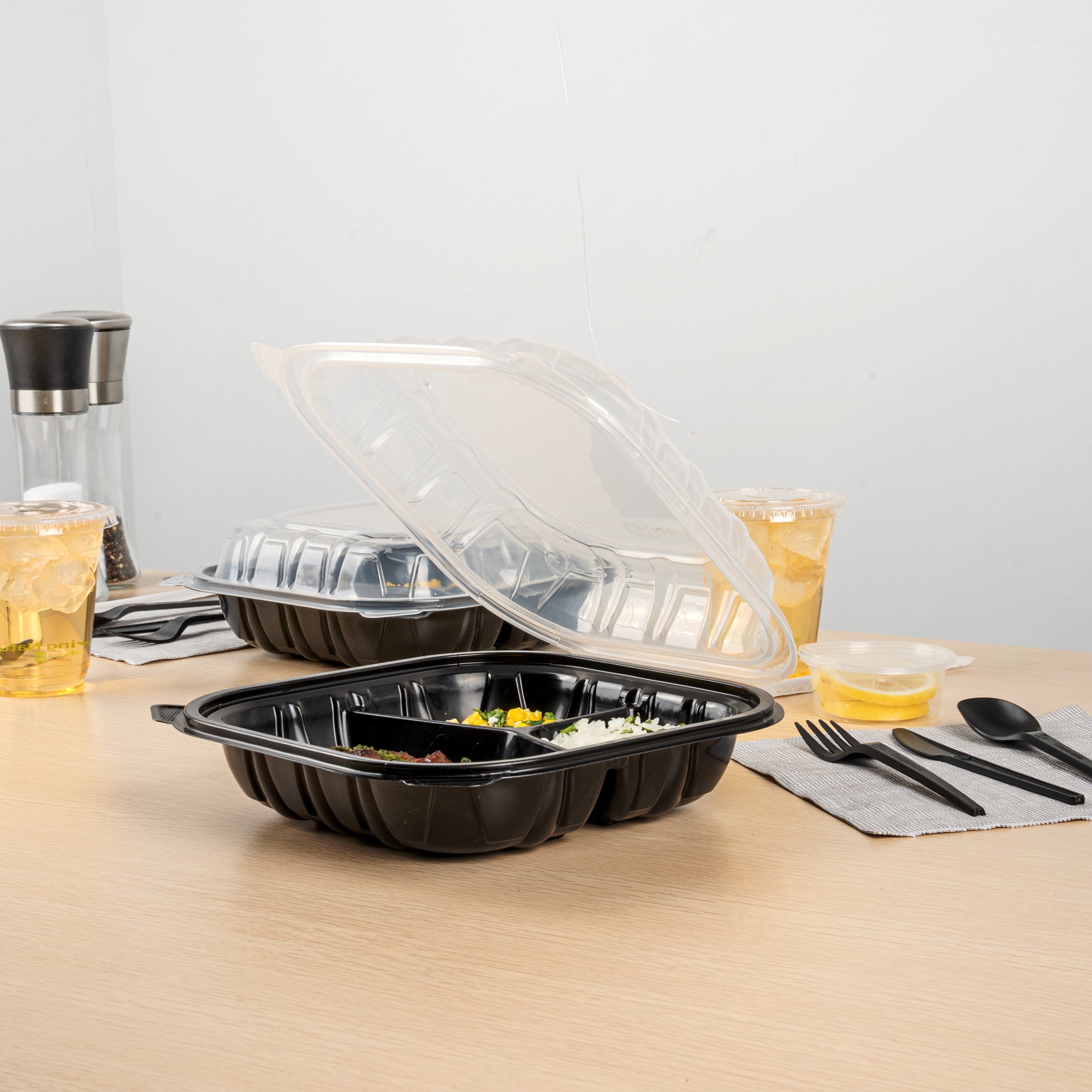 Thermo Tek 40 oz Black Plastic Clamshell Container - 3 Compartments, Microwavable - 9" x 9" x 3" - 50 count box