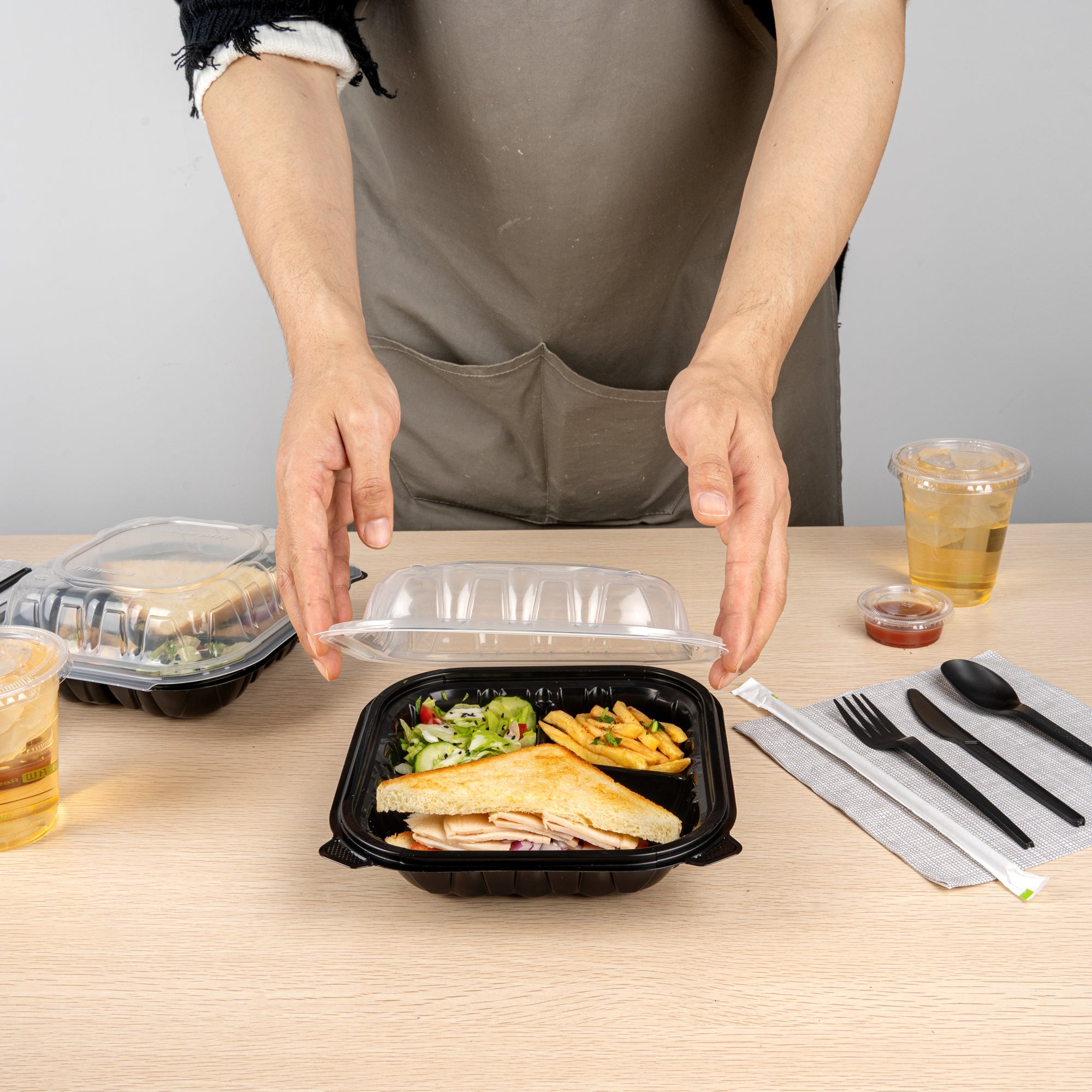Thermo Tek 34 oz Black Plastic Clamshell Container - 3 Compartments, Microwavable - 8" x 8" x 3" - 50 count box