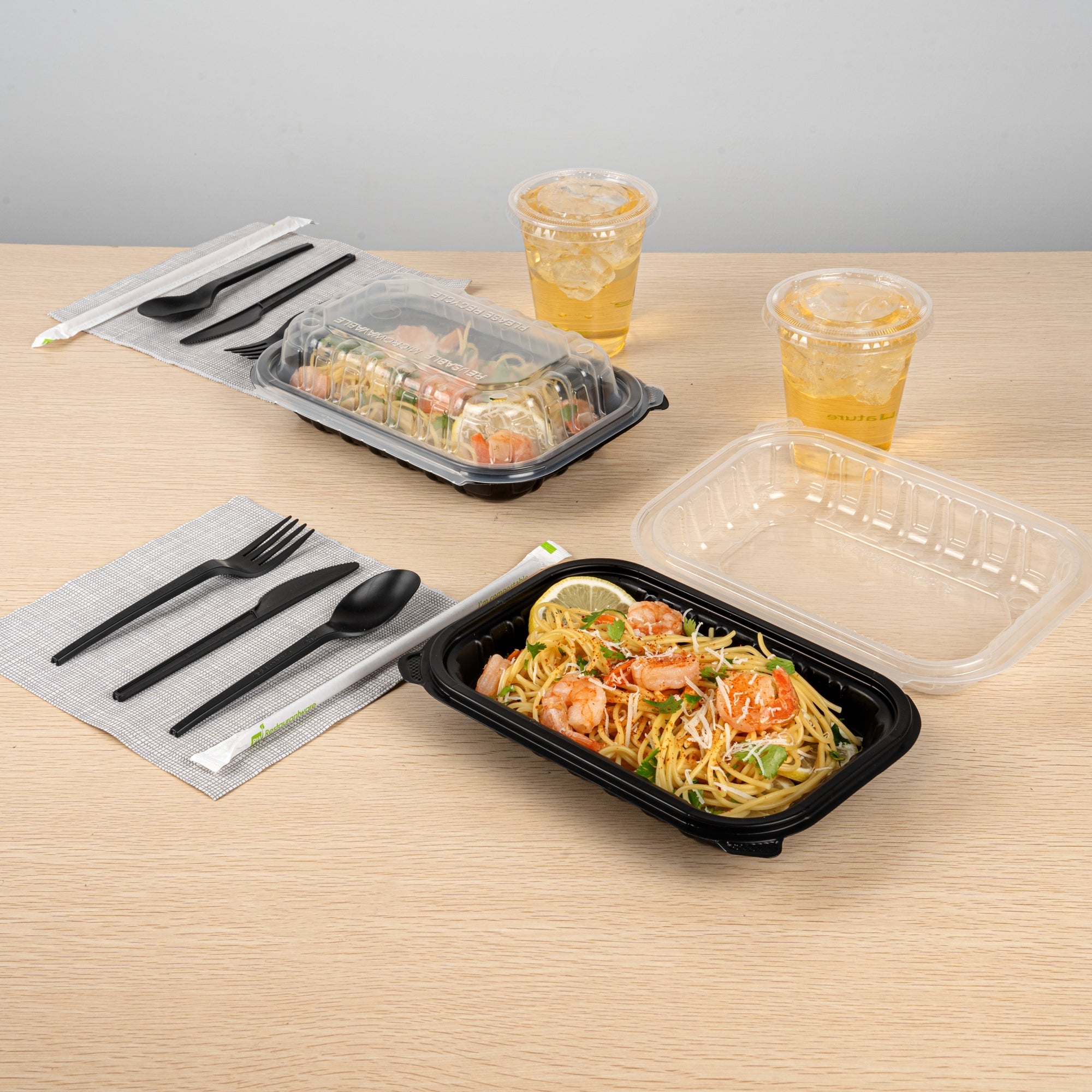 Thermo Tek 24 oz Black Plastic Clamshell Container - Microwavable - 9" x 6" x 3" - 50 count box