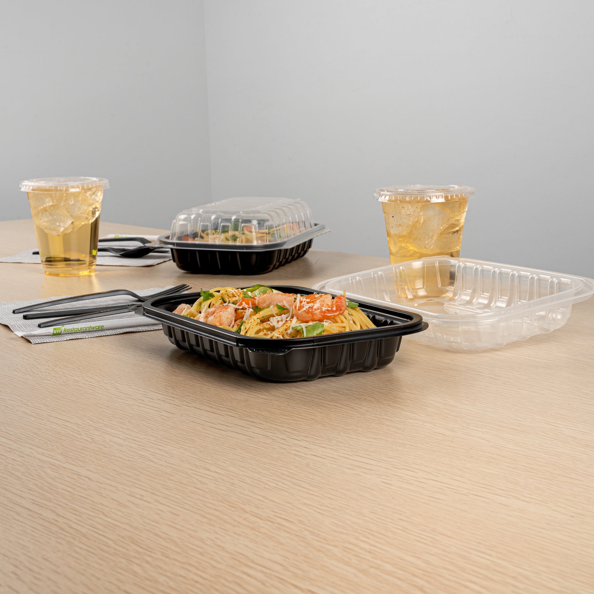 Thermo Tek 24 oz Black Plastic Clamshell Container - Microwavable - 9" x 6" x 3" - 50 count box