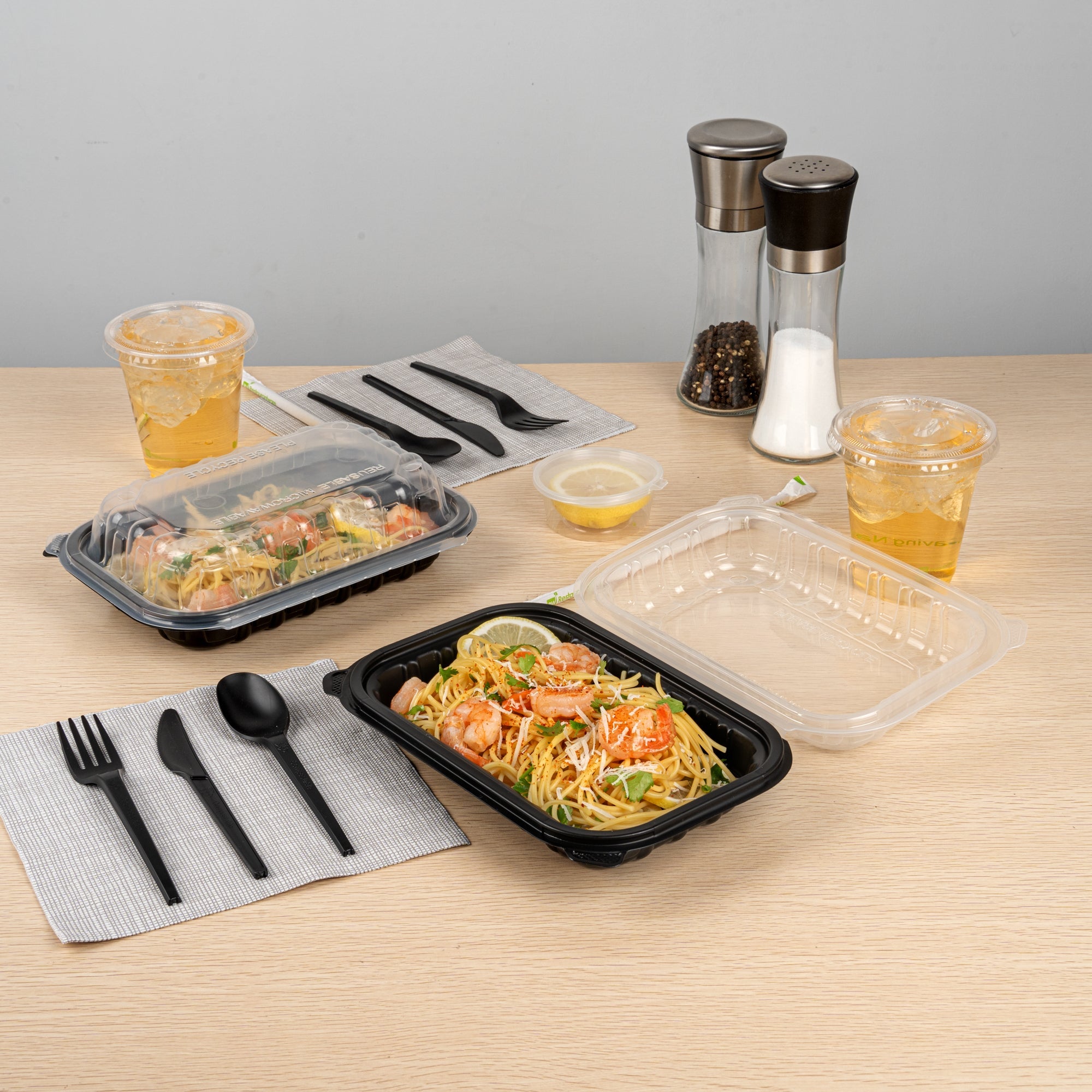 Thermo Tek 24 oz Black Plastic Clamshell Container - Microwavable - 9" x 6" x 3" - 100 count box