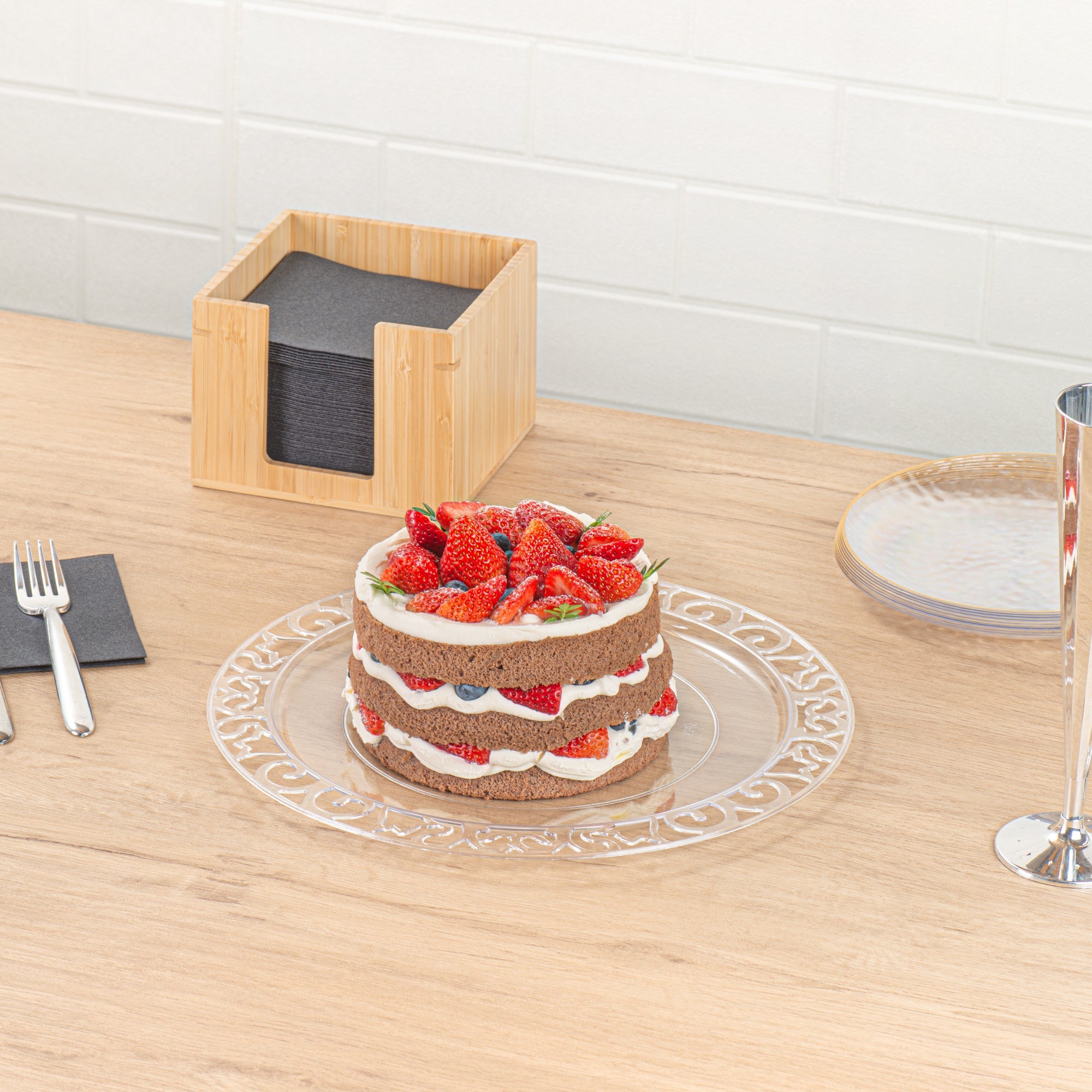 Maxi Serve Round Clear Plastic Plate - with Lace Rim - 11 3/4" x 11 3/4" - 25 count box