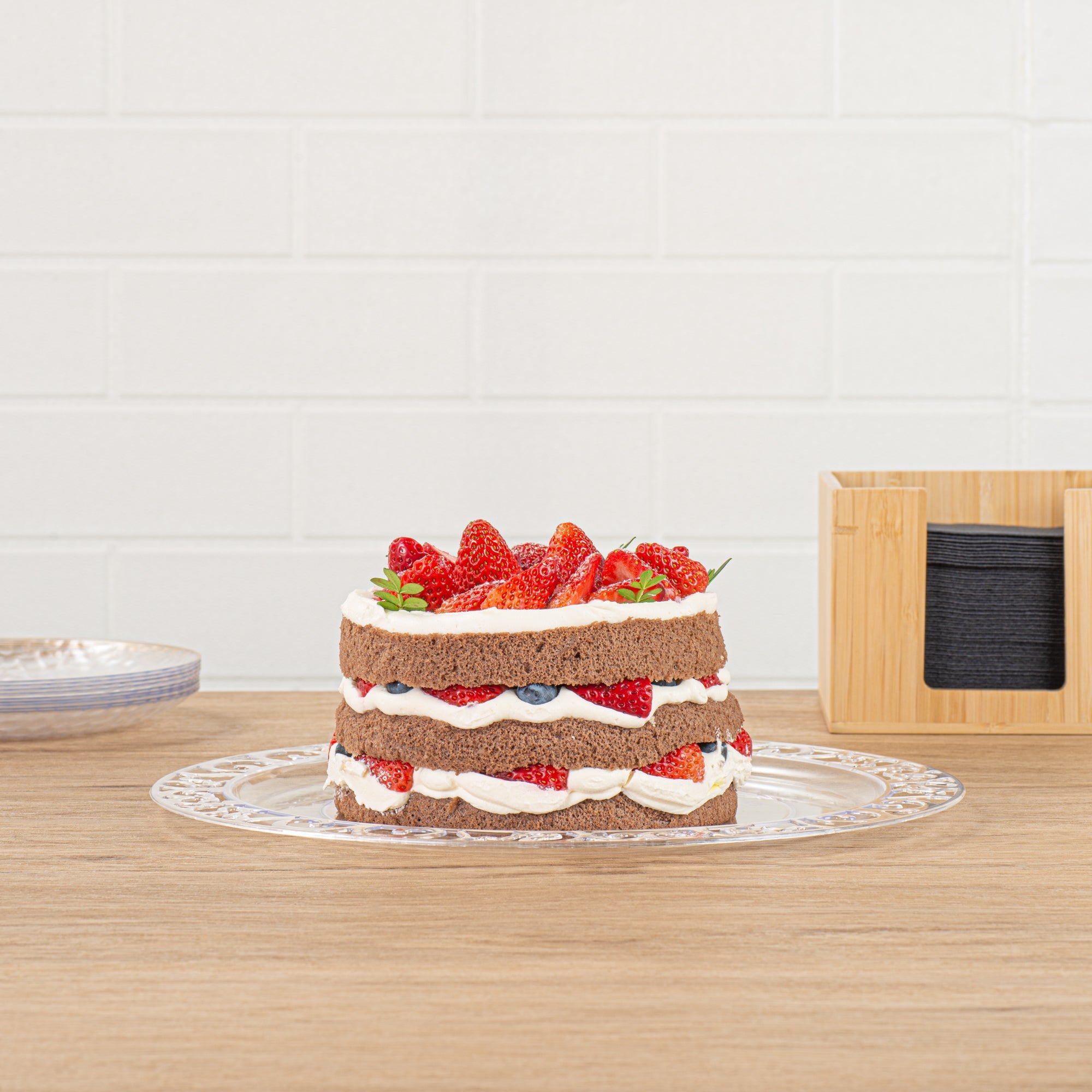 Maxi Serve Round Clear Plastic Plate - with Lace Rim - 11 3/4" x 11 3/4" - 100 count box