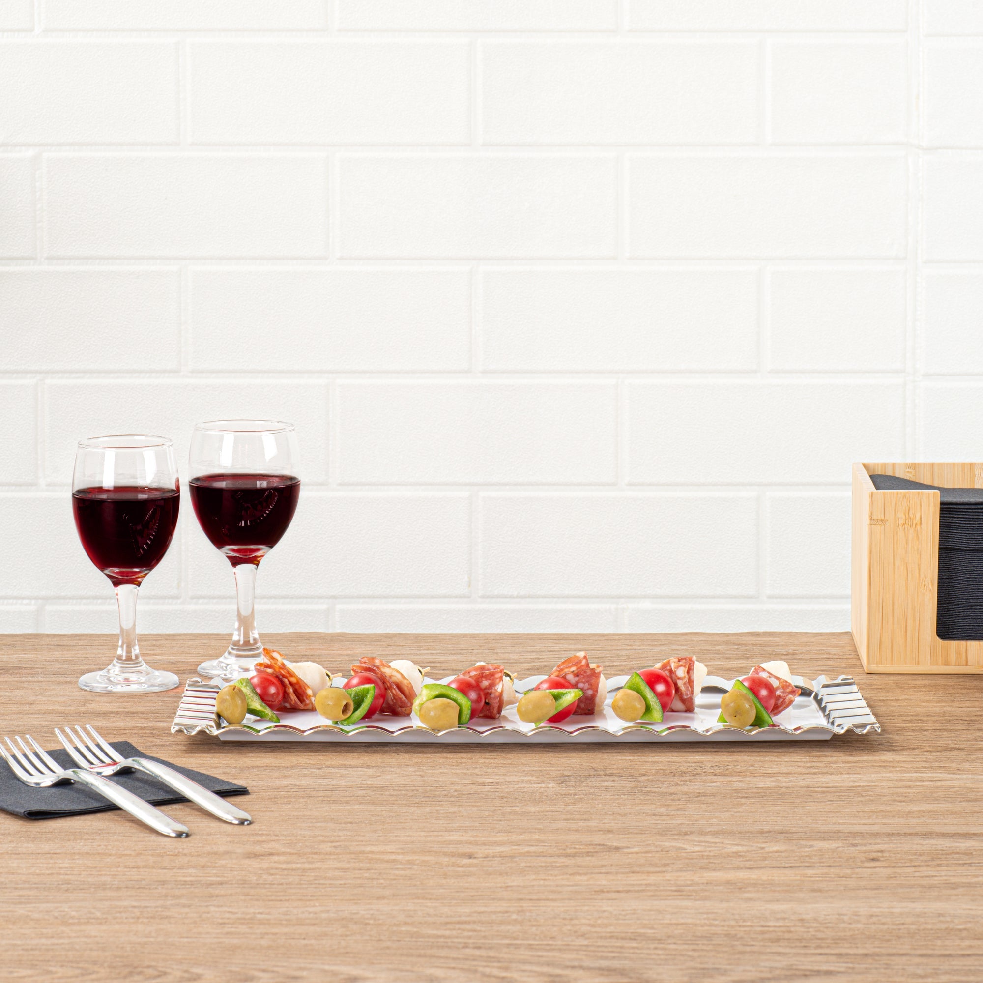 Maxi Serve Rectangle White Plastic Plate - with Silver Ruffled Rim - 14 1/4" x 6 1/4" - 25 count box