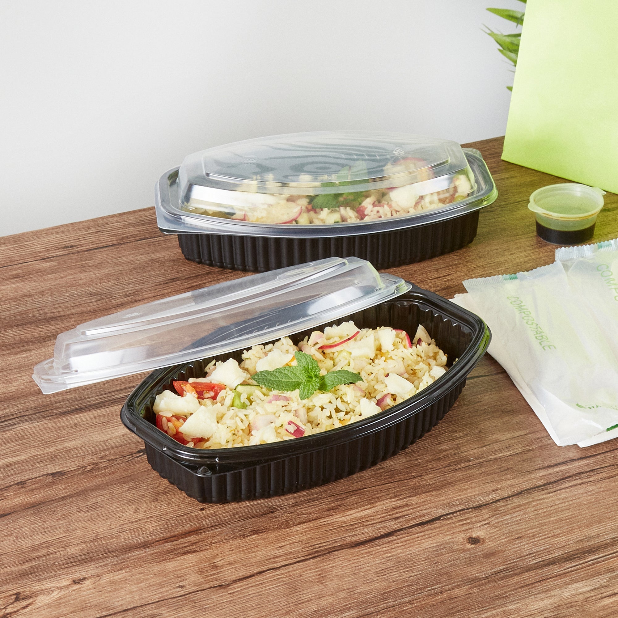 Chef 101 24 oz Oval Black Plastic Food Container - with Clear Lid, Microwavable - 9 1/4" x 5 3/4" x 2 1/2" - 50 count box
