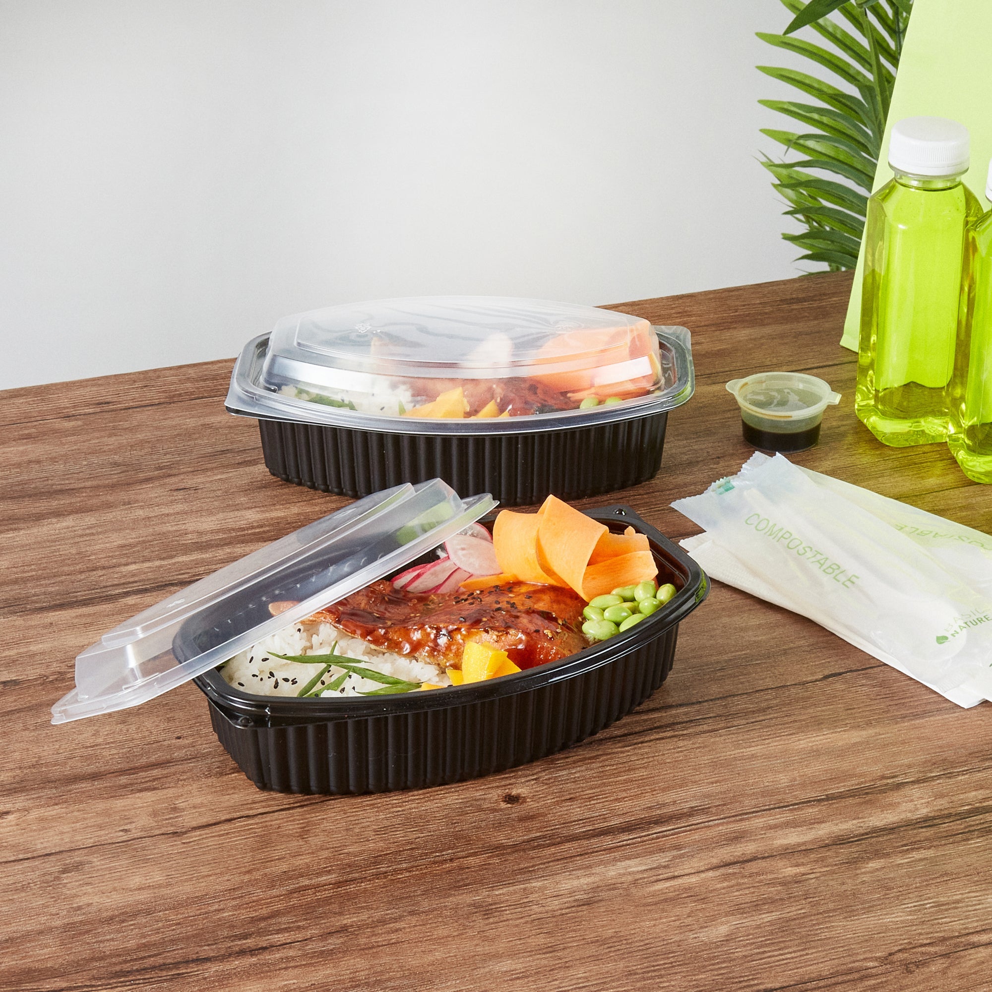 Chef 101 32 oz Oval Black Plastic Food Container - with Clear Lid, Microwavable - 9 1/4" x 5 3/4" x 3" - 50 count box
