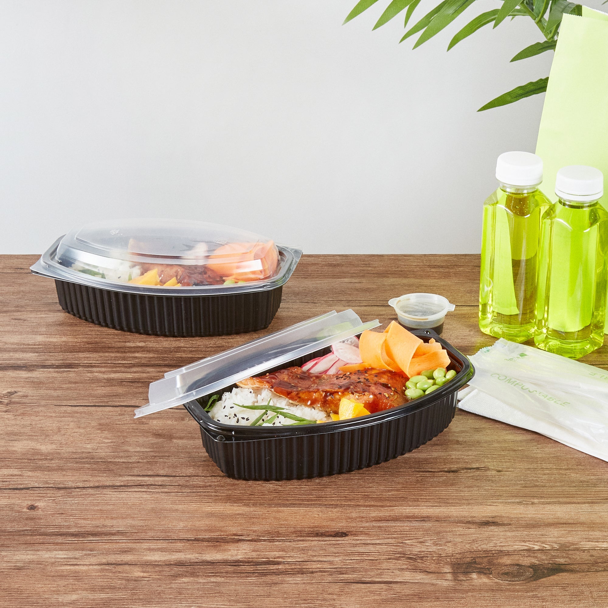 Chef 101 32 oz Oval Black Plastic Food Container - with Clear Lid, Microwavable - 9 1/4" x 5 3/4" x 3" - 100 count box