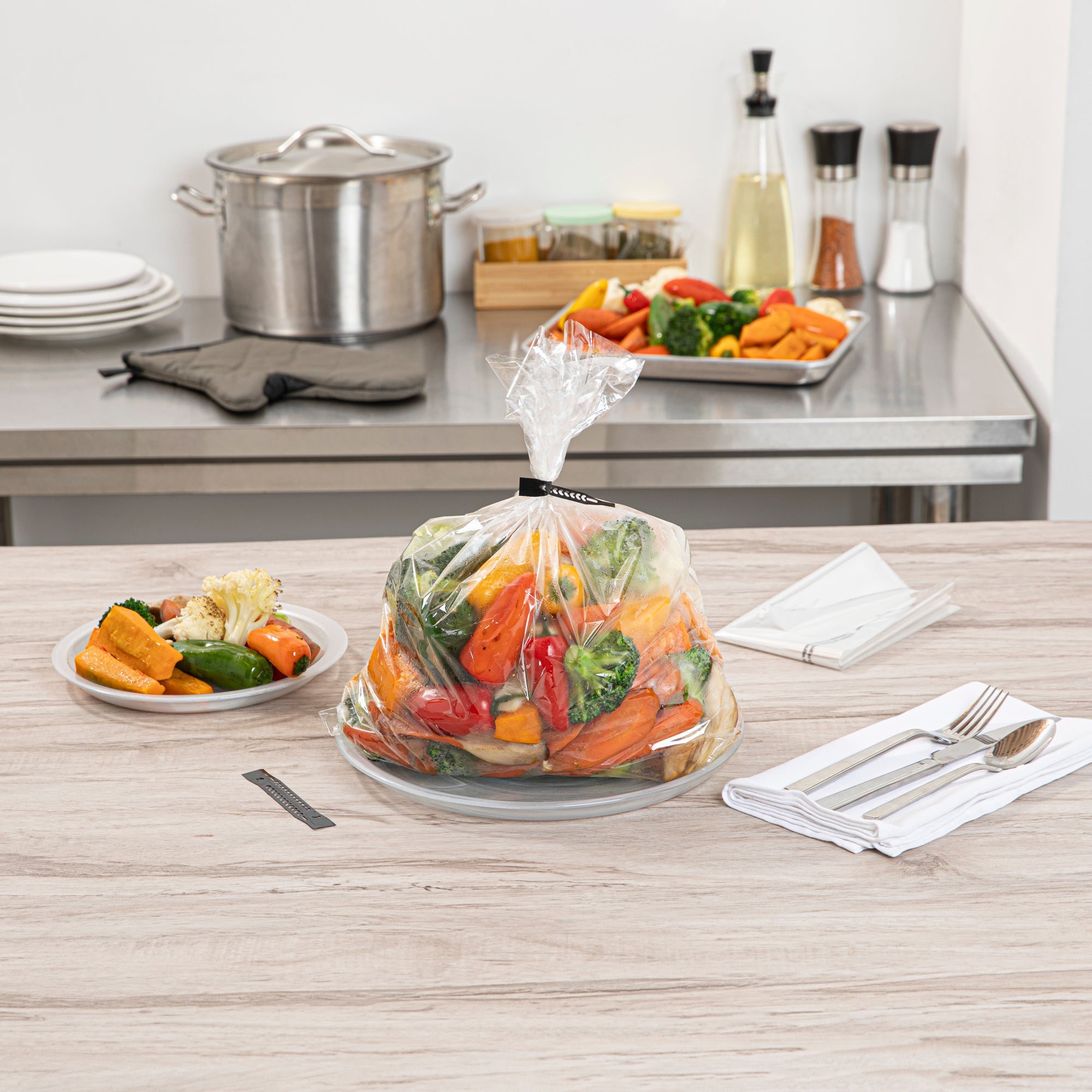 Fresh Hero Clear Plastic Oven Bag - with Ties, BPA-Free - 14" x 17" - 200 count box