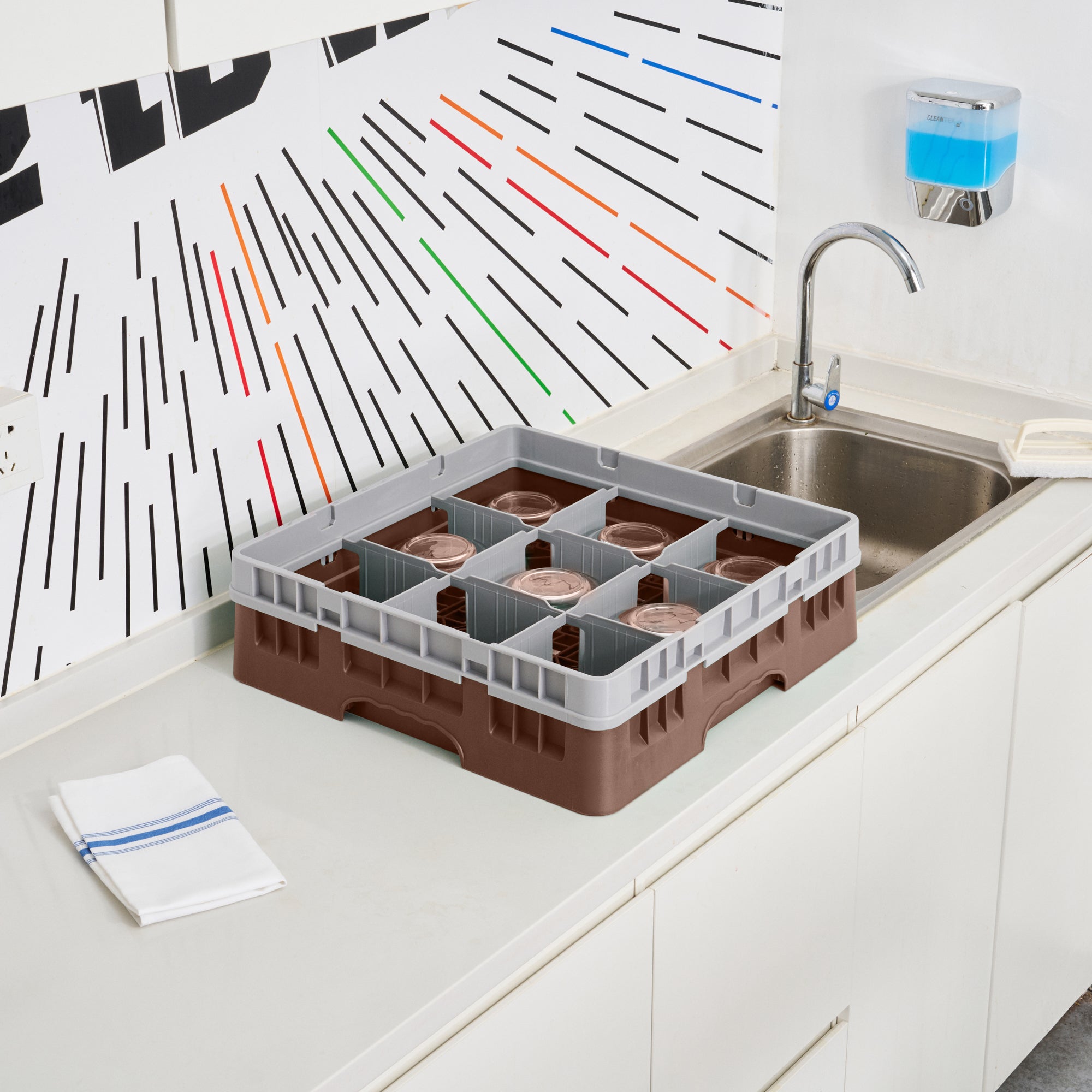Clean Tek Professional Brown Glass Rack - 9 Compartments, 1 Full Drop Extender - 19 3/4" x 19 3/4" x 5 3/4" - 1 count box