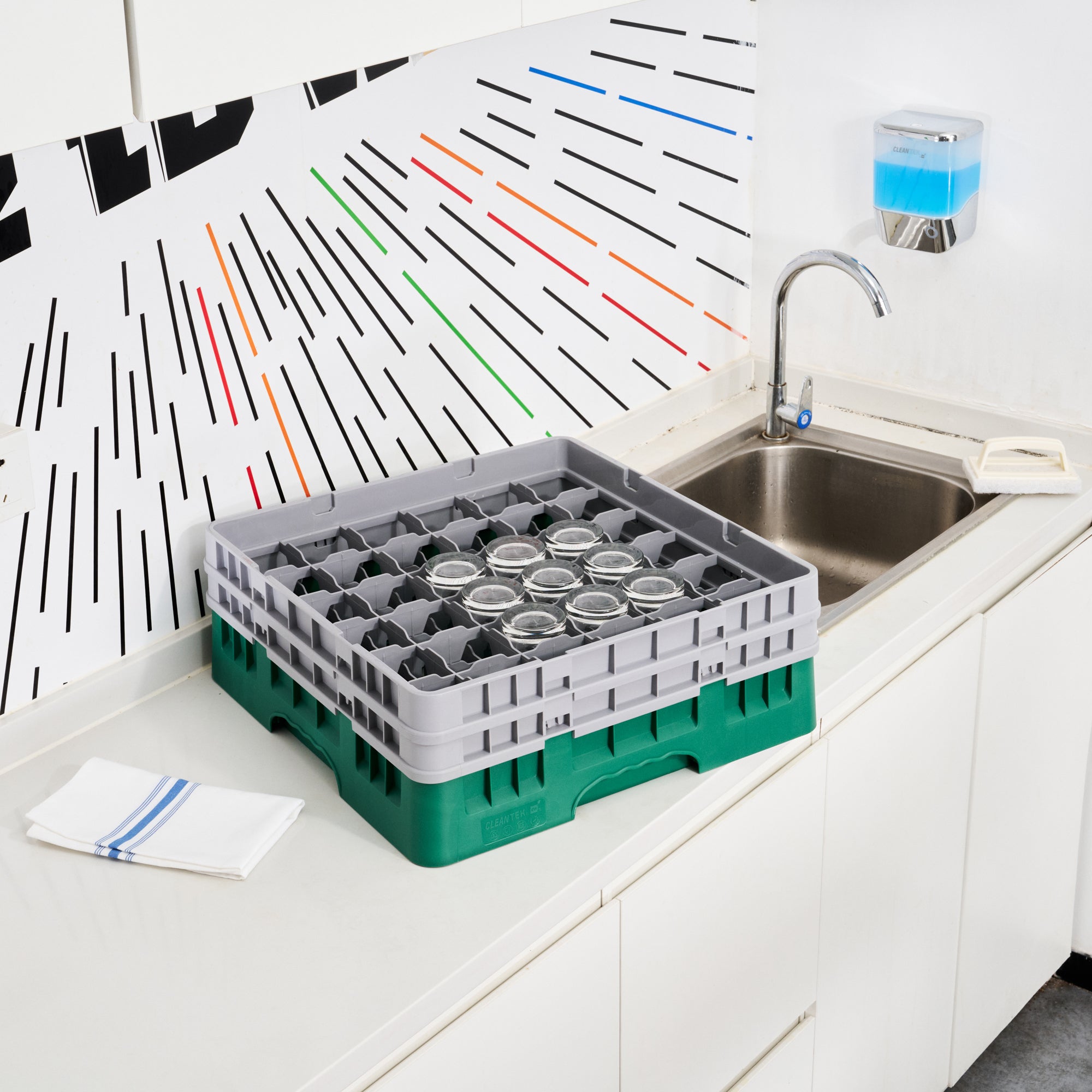 Clean Tek Professional Green Glass Rack - 9 Compartments, 1 Full Drop and 1 Half Drop Extender - 19 3/4" x 19 3/4" x 7 1/4" - 1 count box