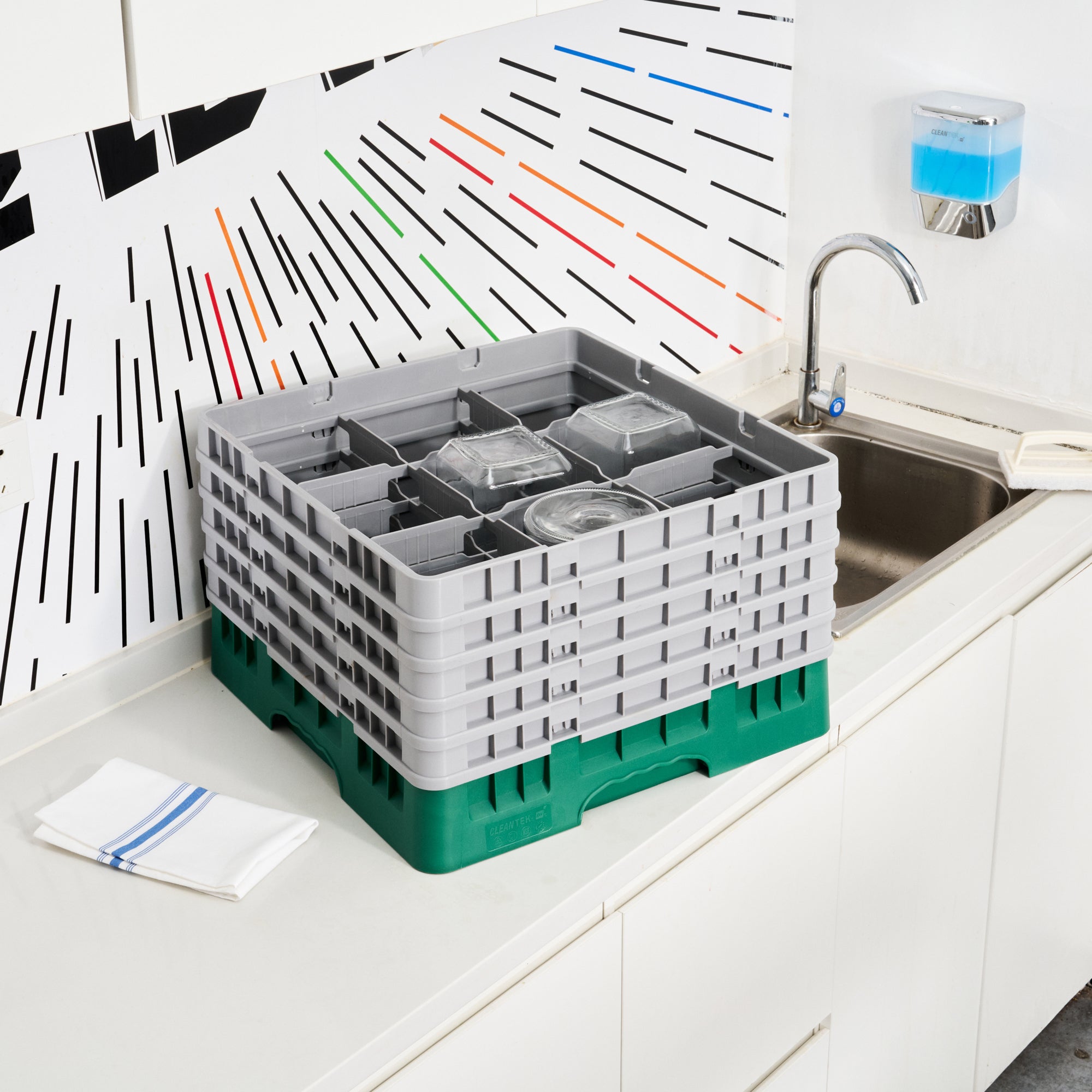 Clean Tek Professional Green Glass Rack - 9 Compartments, 1 Full Drop and 4 Half Drop Extenders - 19 3/4" x 19 3/4" x 12 1/4" - 1 count box