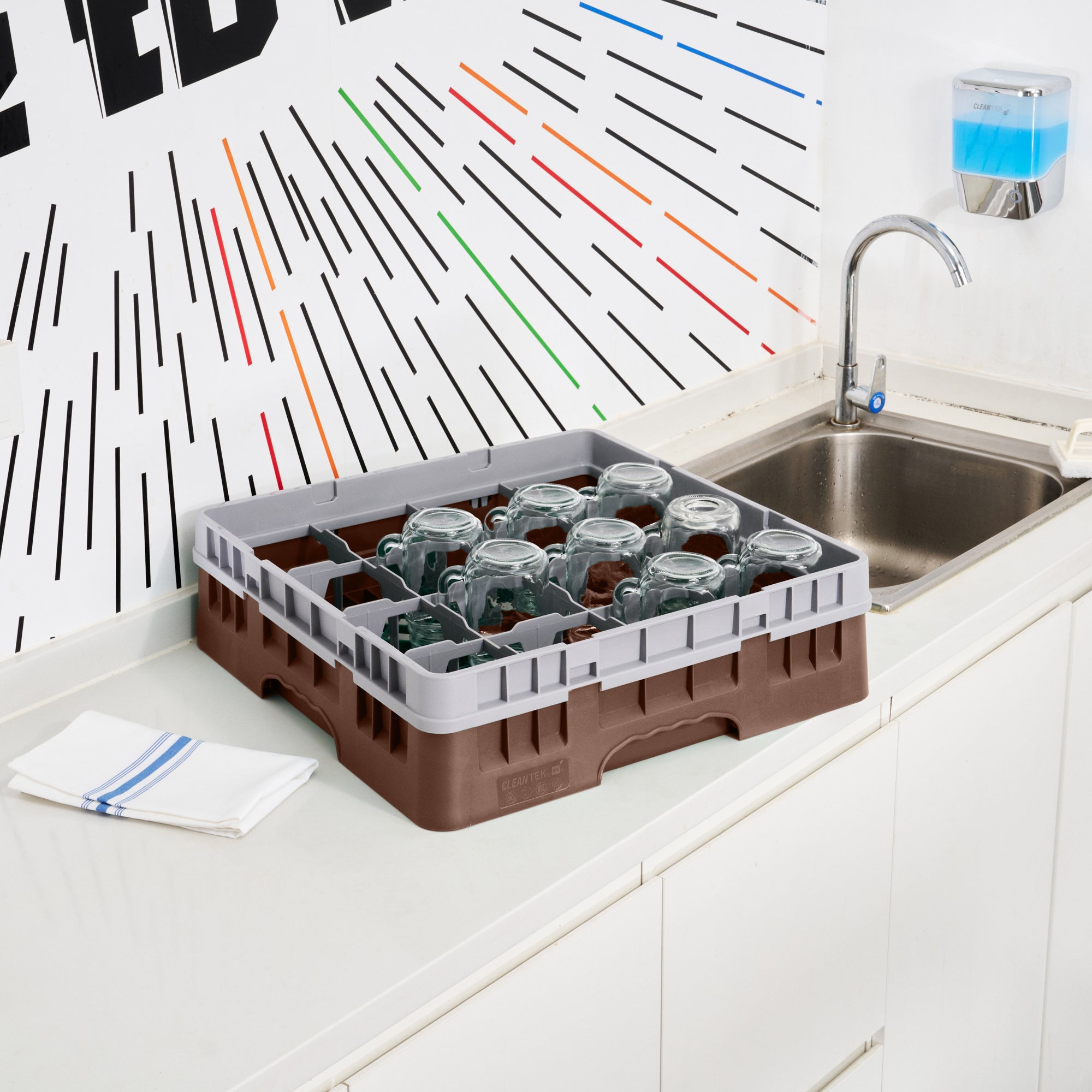 Clean Tek Professional Brown Glass Rack - 16 Compartments, 1 Full Drop Extender - 19 3/4" x 19 3/4" x 5 3/4" - 1 count box