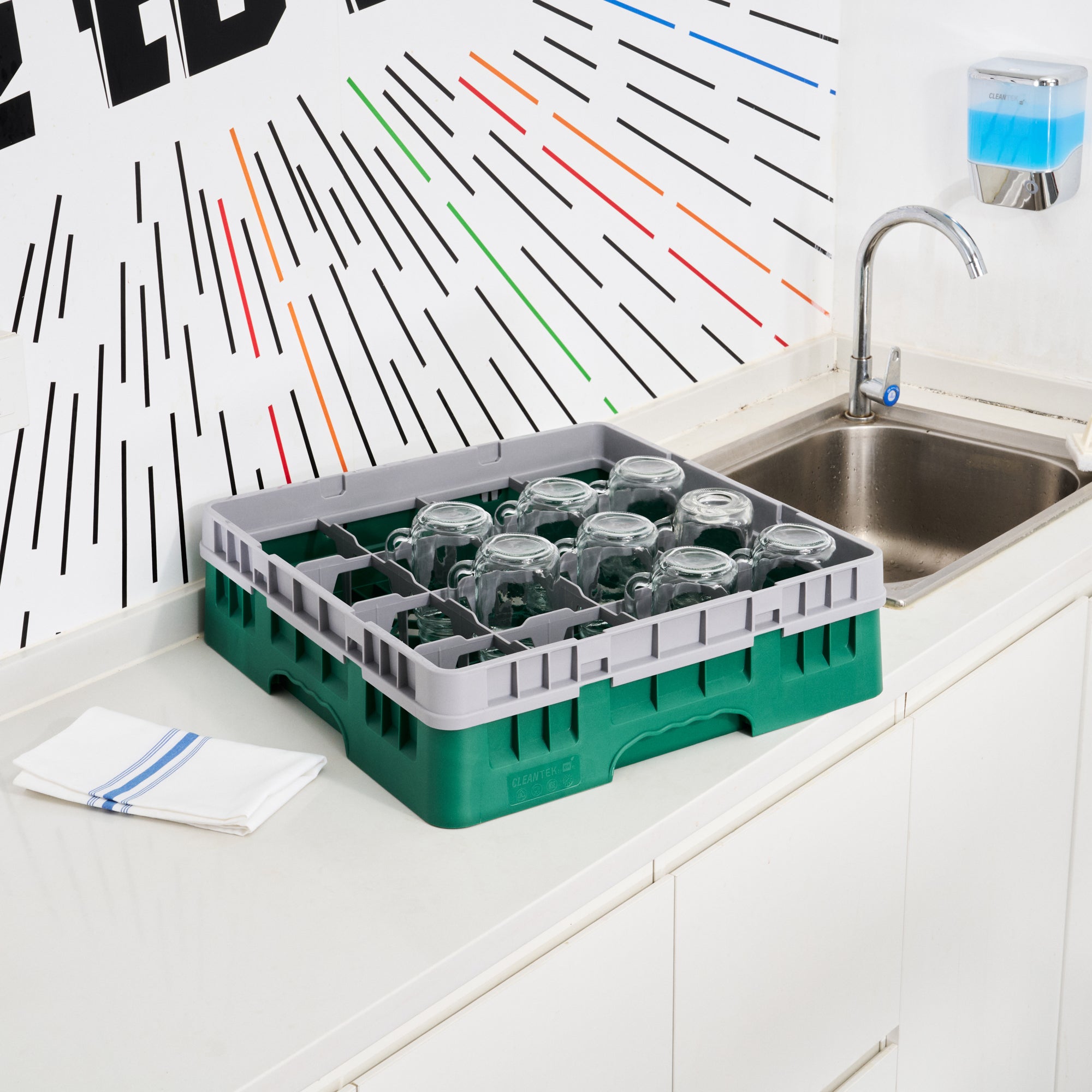 Clean Tek Professional Green Glass Rack - 16 Compartments, 1 Full Drop Extender - 19 3/4" x 19 3/4" x 5 3/4" - 1 count box