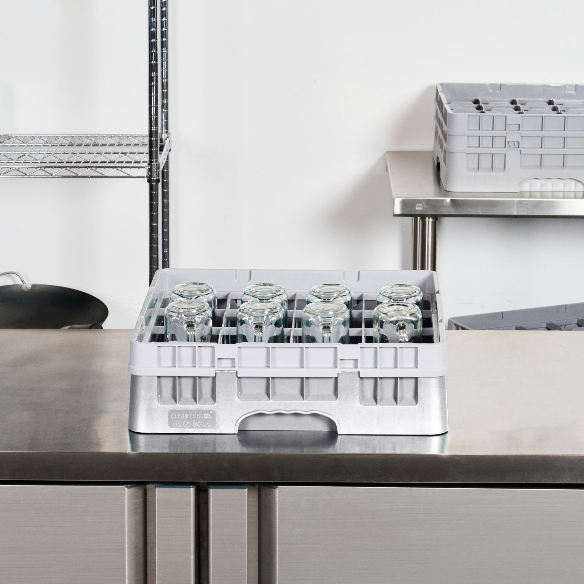 Clean Tek Professional Gray Glass Rack - 16 Compartments, 1 Full Drop Extender - 19 3/4" x 19 3/4" x 5 3/4" - 1 count box