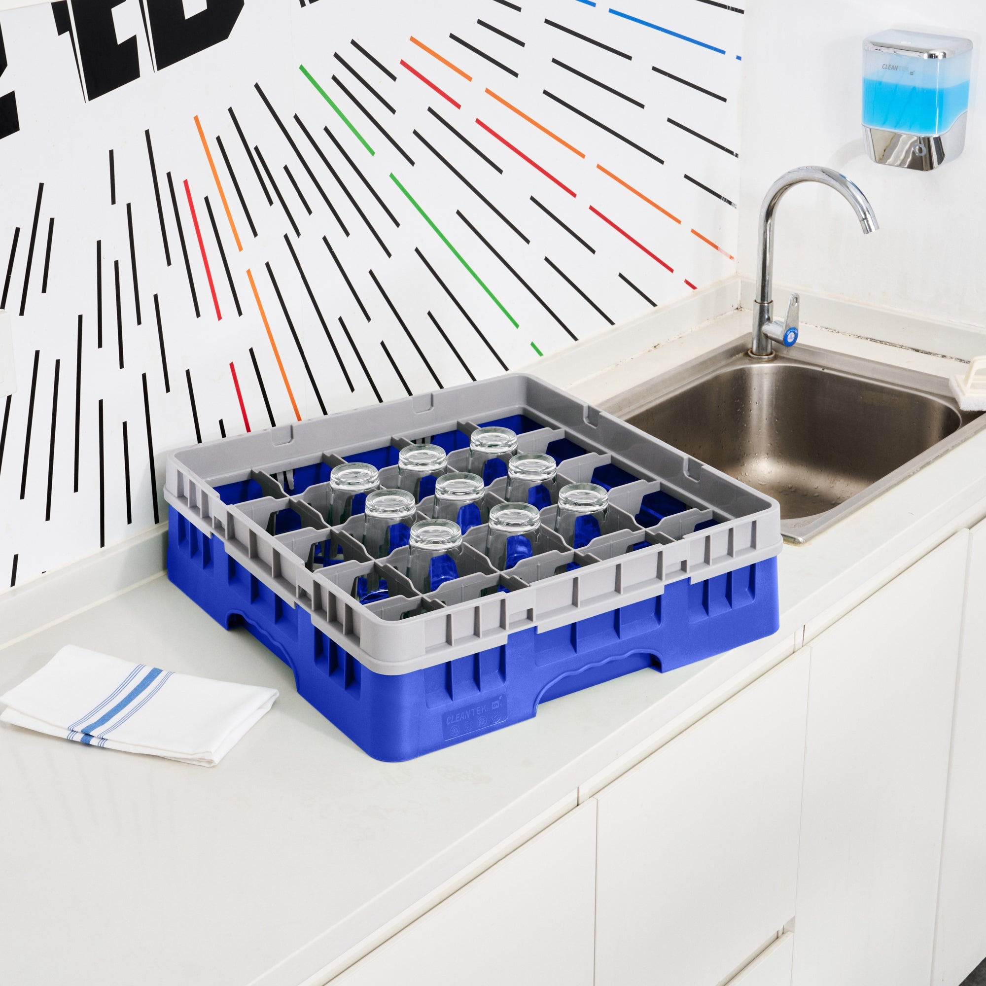 Clean Tek Professional Blue Glass Rack - 25 Compartments, 1 Full Drop Extender - 19 3/4" x 19 3/4" x 5 3/4" - 1 count box