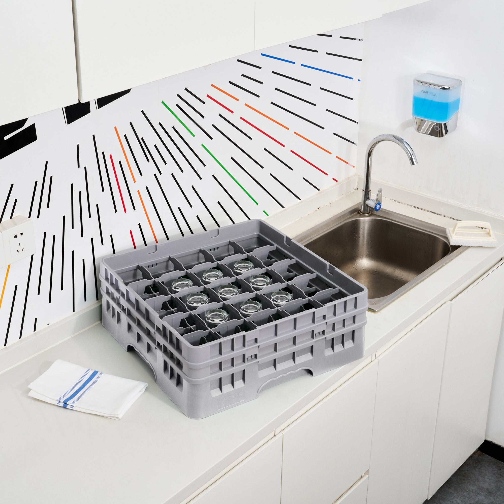 Clean Tek Professional Gray Glass Rack - 25 Compartments, 1 Full Drop and 1 Half Drop Extender - 19 3/4" x 19 3/4" x 7 1/4" - 1 count box
