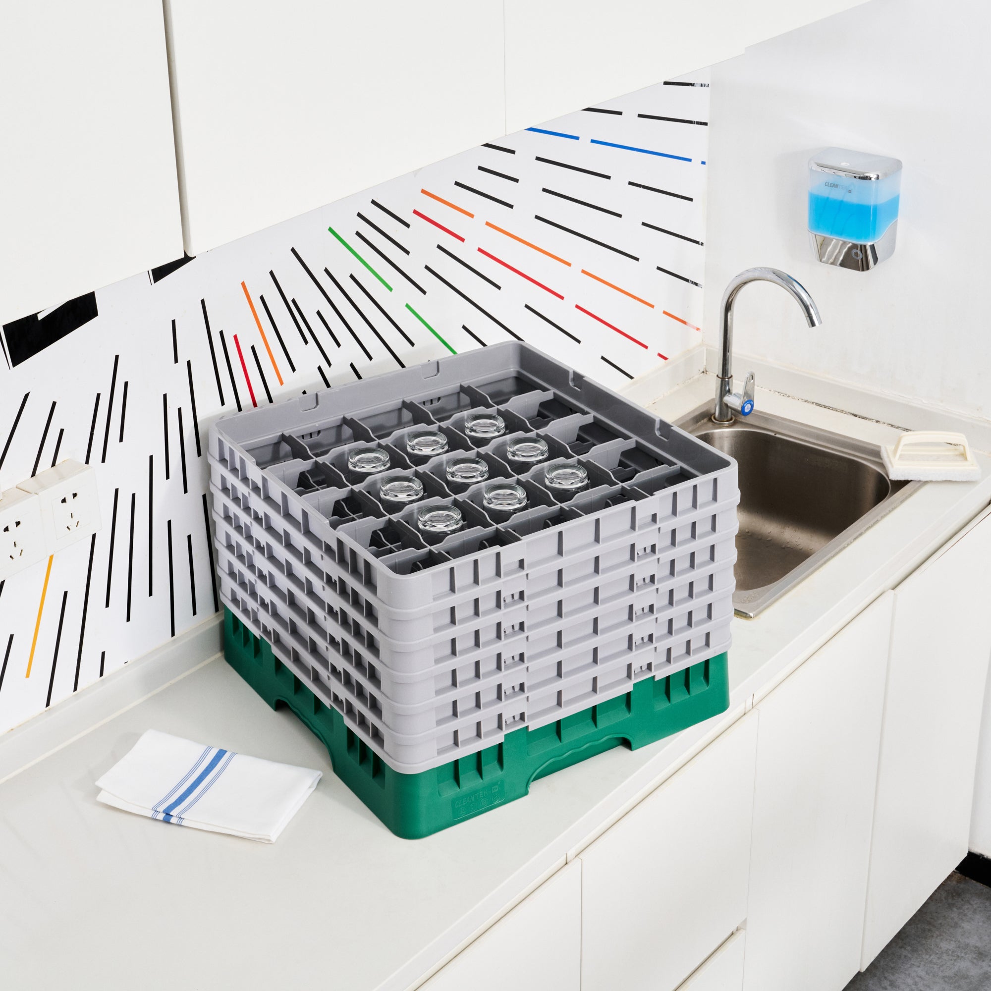 Clean Tek Professional Green Glass Rack - 25 Compartments, 1 Full Drop and 5 Half Drop Extenders - 19 3/4" x 19 3/4" x 13 3/4" - 1 count box