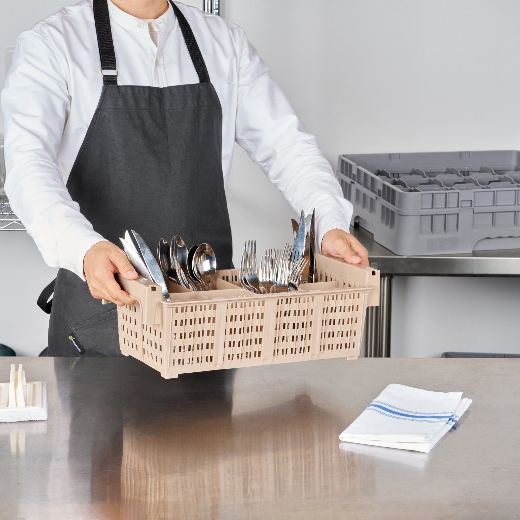 Clean Tek Professional Brown Flatware Rack - 8 Compartments - 16 1/2" x 8 1/4" x 5 3/4" - 1 count box