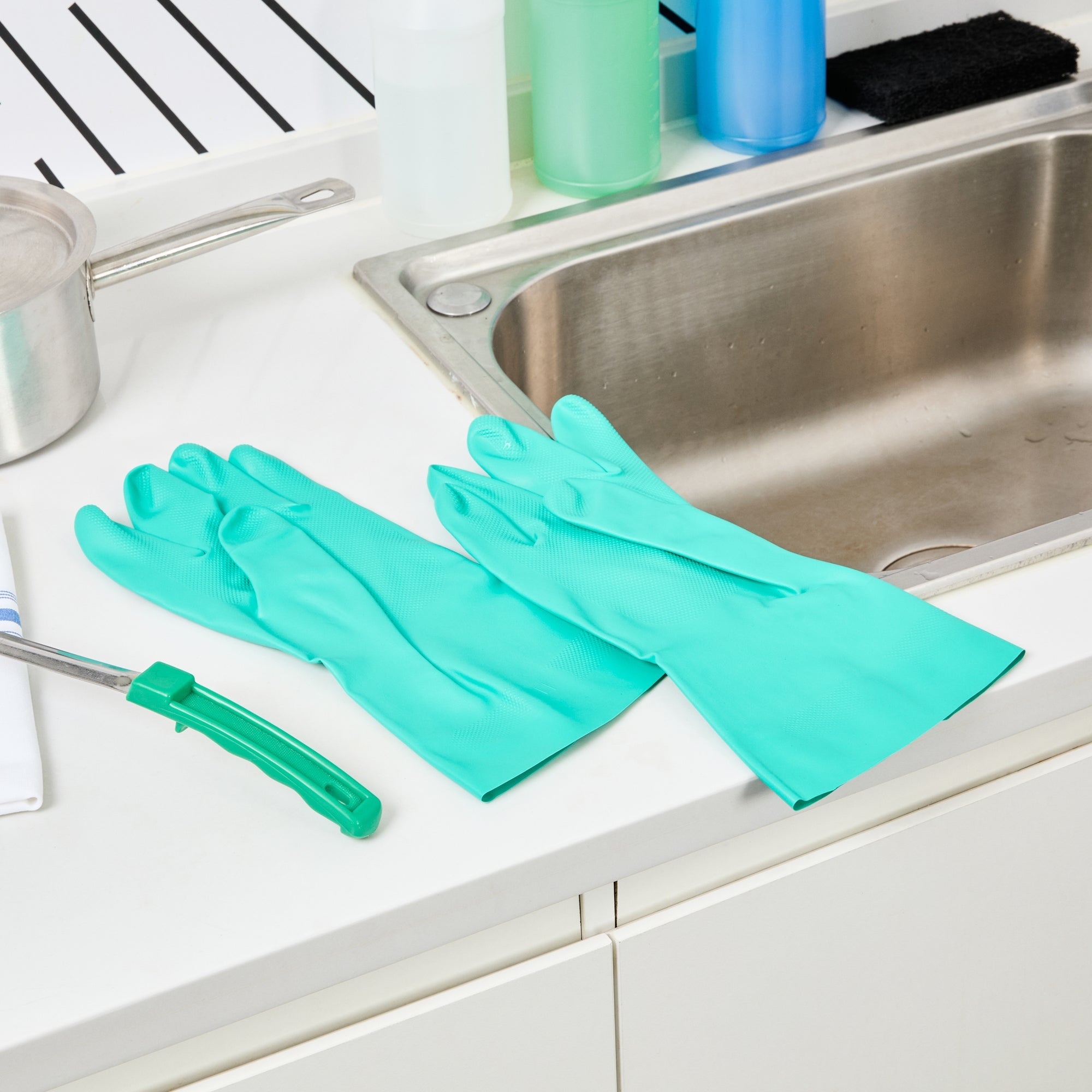 Clean Tek Professional Green XXL Nitrile Gloves - 15 mil, Flock Lining, Chemical-Resistant - 13" x 5" - Pair - 10 count box