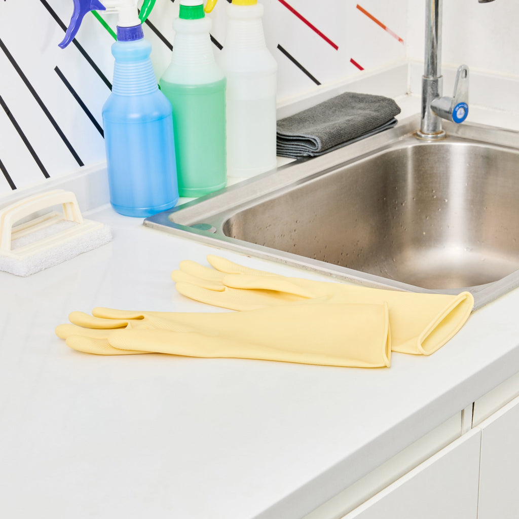 Clean Tek Professional Yellow Medium Latex Gloves - 22 mil - 13" x 4 1/4" - Pair - 1 count box