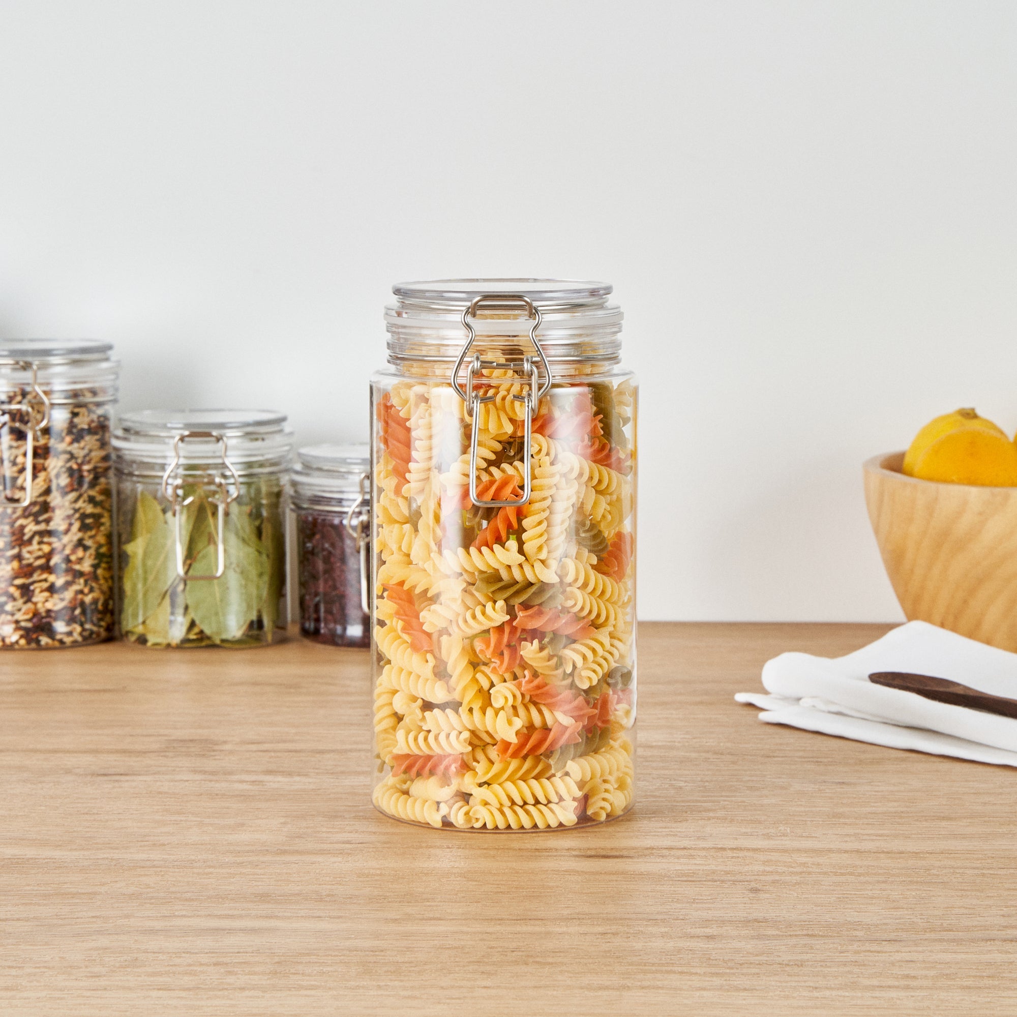 Met Lux 51 oz Round Clear Plastic Storage Jar - with Hinged Lid - 4 1/4" x 4 1/4" x 8 1/4" - 20 count box