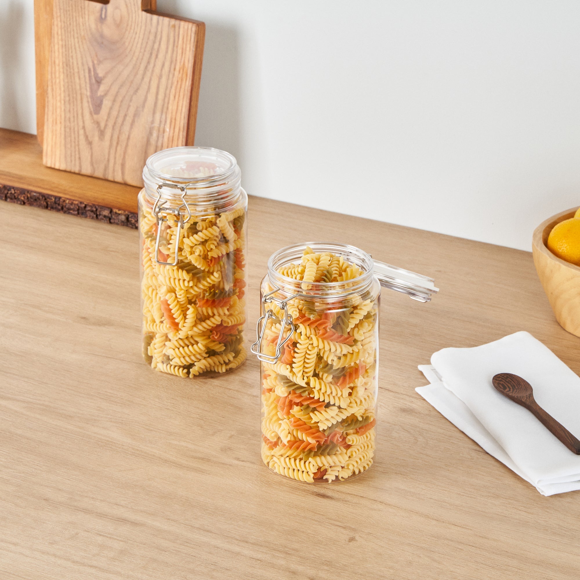 Met Lux 51 oz Round Clear Plastic Storage Jar - with Hinged Lid - 4 1/4" x 4 1/4" x 8 1/4" - 20 count box