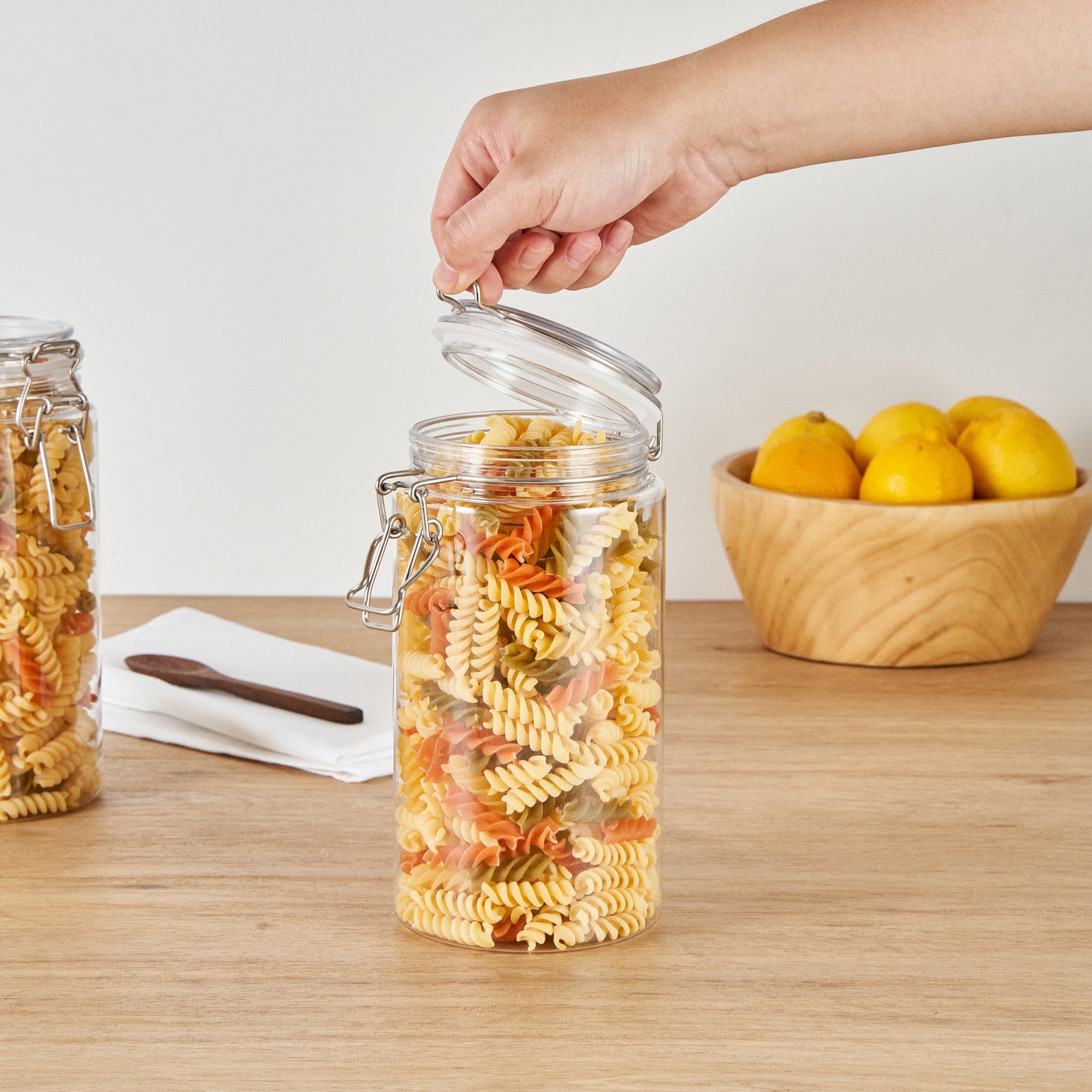 Met Lux 51 oz Round Clear Plastic Storage Jar - with Hinged Lid - 4 1/4" x 4 1/4" x 8 1/4" - 20 count box