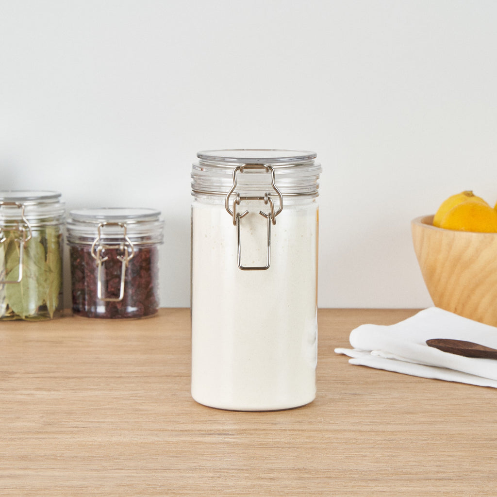 Met Lux 32 oz Round Clear Plastic Storage Jar - with Hinged Lid - 3 3/4" x 3 3/4" x 7 1/4" - 20 count box
