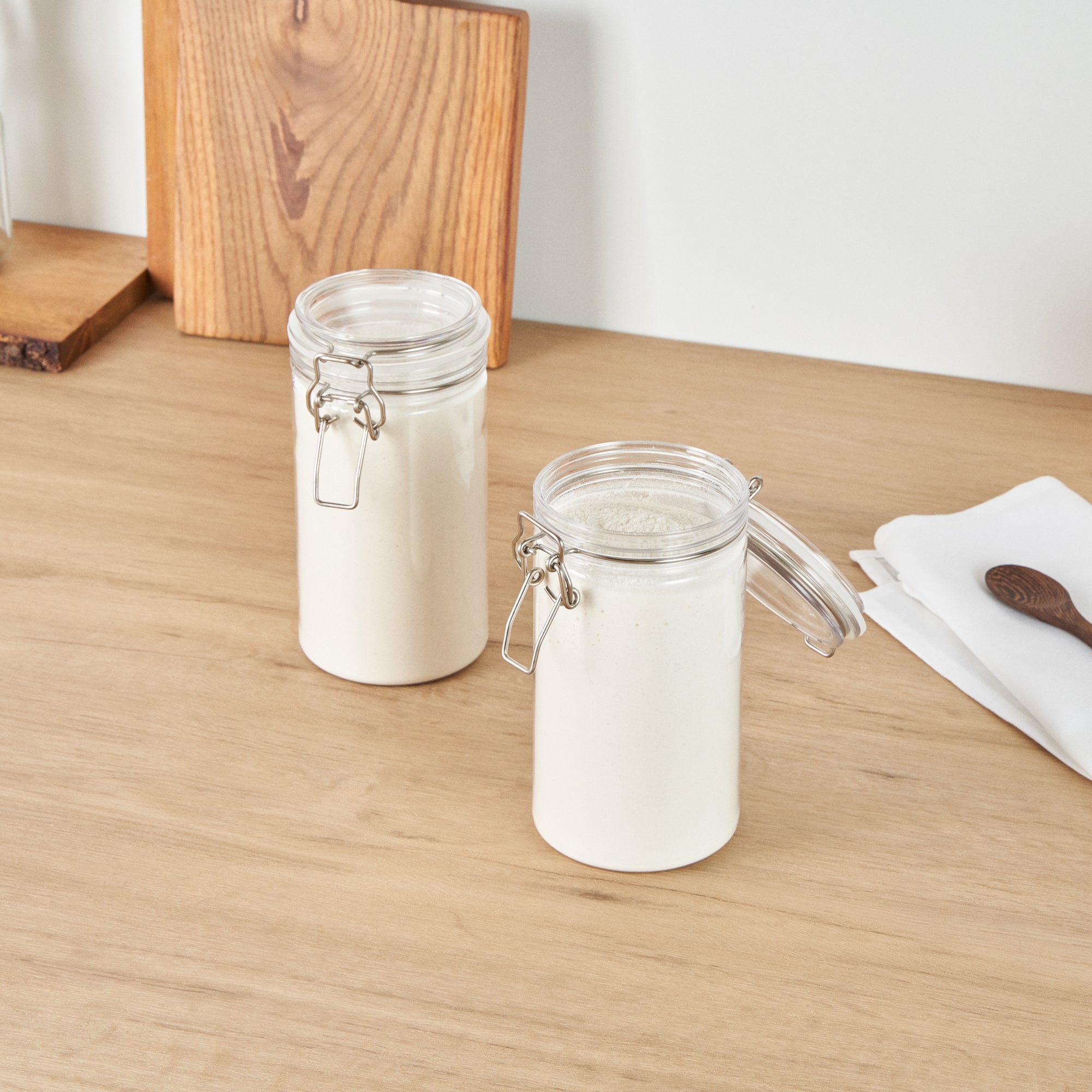 Met Lux 32 oz Round Clear Plastic Storage Jar - with Hinged Lid - 3 3/4" x 3 3/4" x 7 1/4" - 20 count box