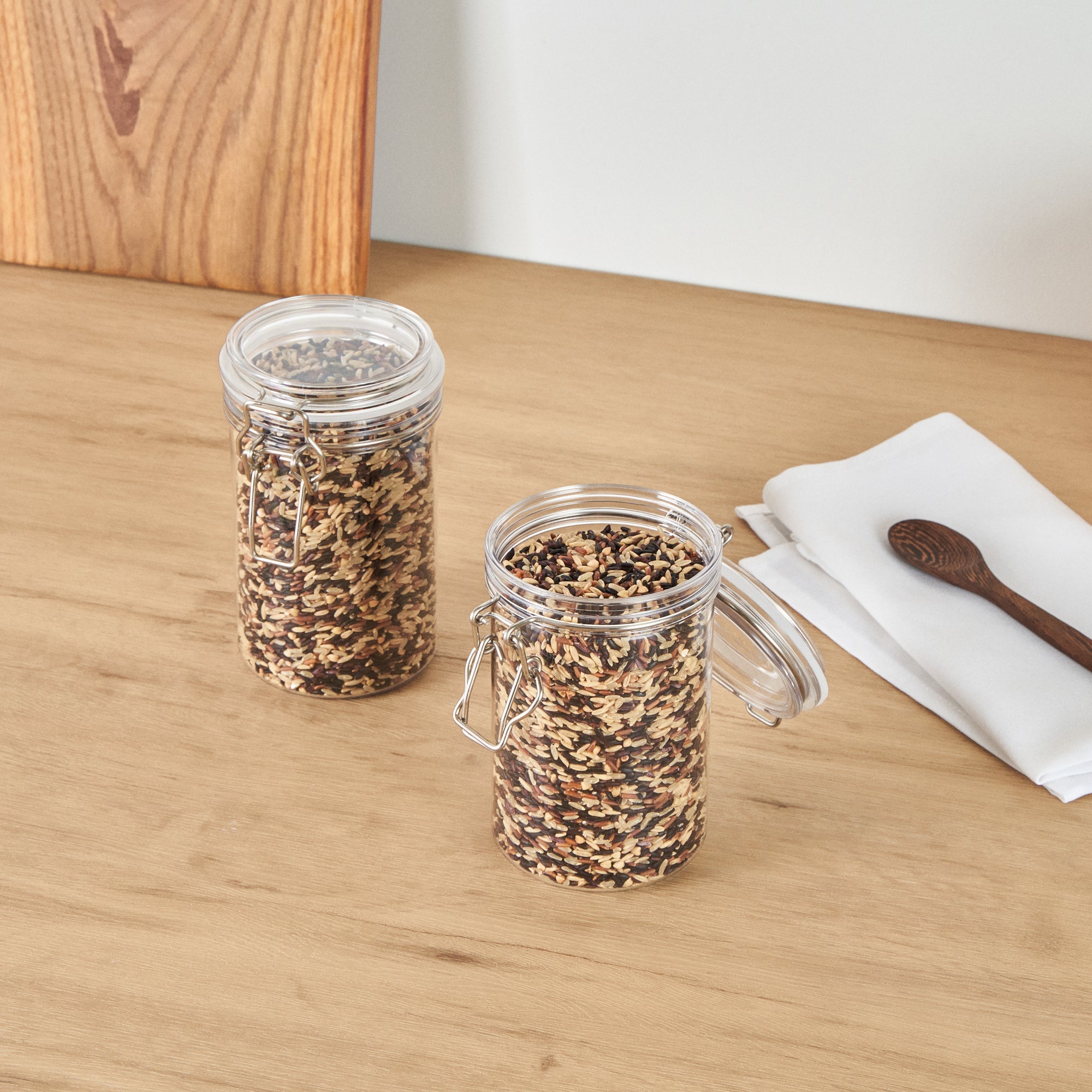 Met Lux 24 oz Round Clear Plastic Storage Jar - with Hinged Lid - 3 1/2" x 3 1/2" x 6" - 20 count box
