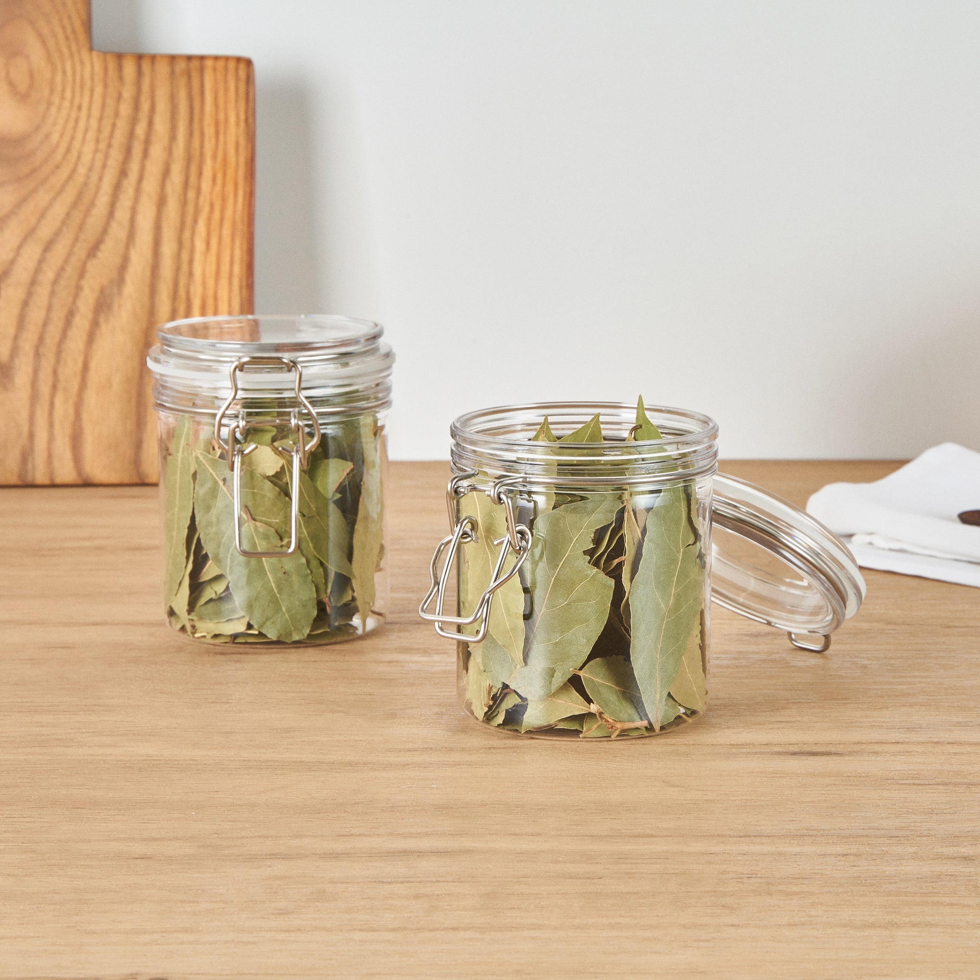 Met Lux 17 oz Round Clear Plastic Storage Jar - with Hinged Lid - 3 1/2" x 3 1/2" x 4 1/2" - 20 count box