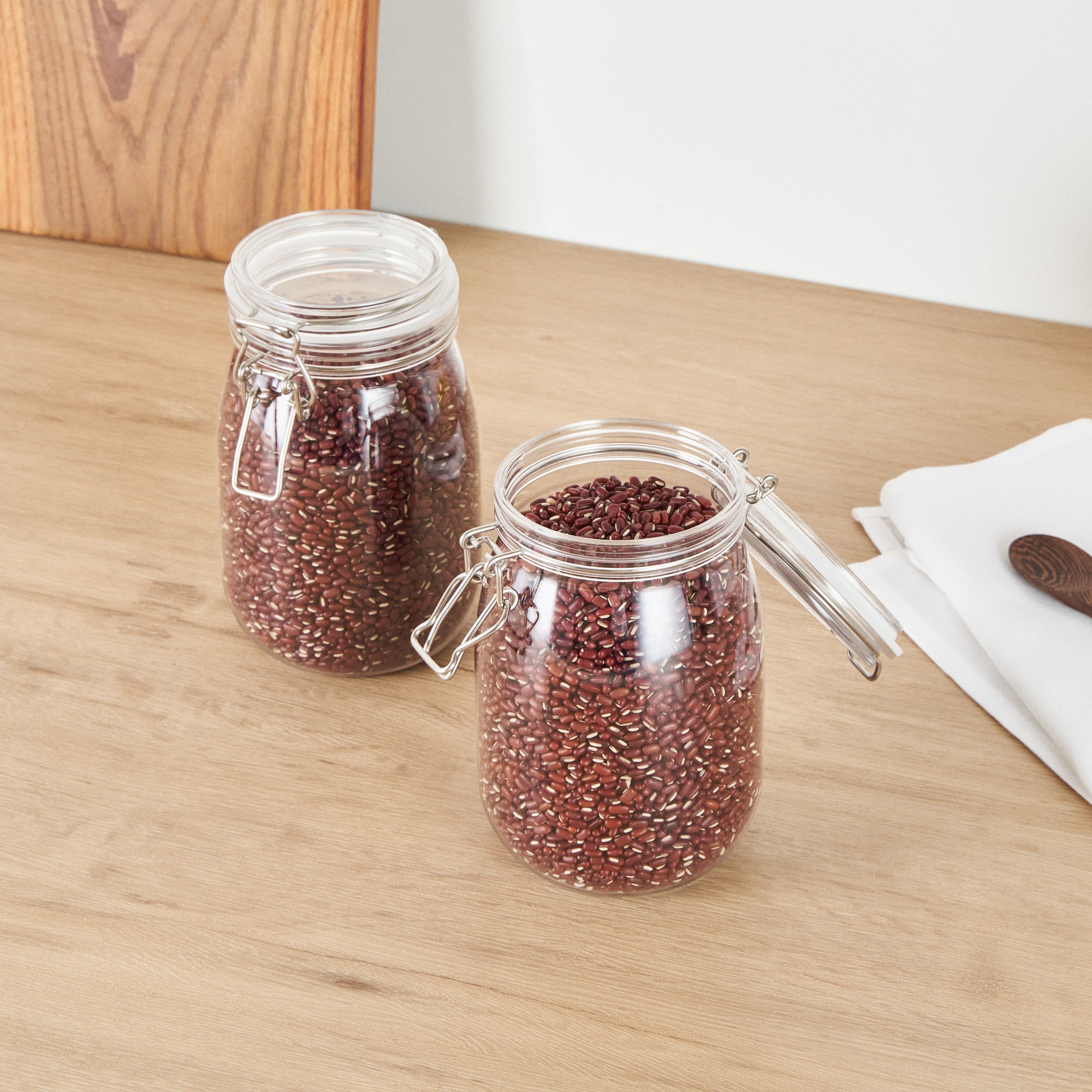 Met Lux 39 oz Round Clear Plastic Storage Jar - with Hinged Lid - 4 1/4" x 4 1/4" x 7" - 20 count box