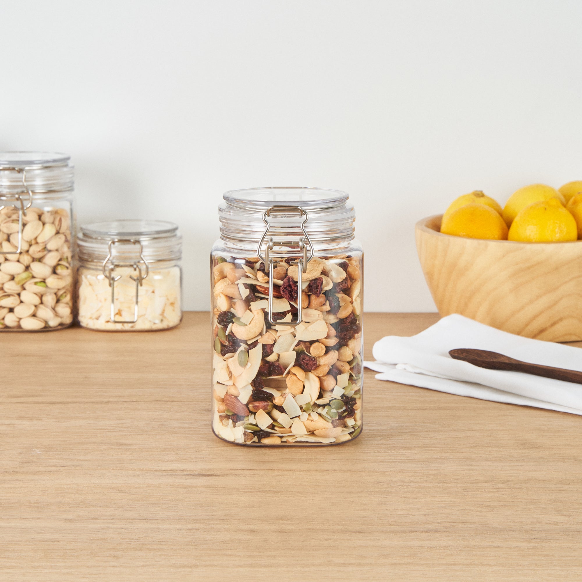 Met Lux 43 oz Square Clear Plastic Storage Jar - with Hinged Lid - 4 1/4" x 4 1/4" x 6 3/4" - 20 count box