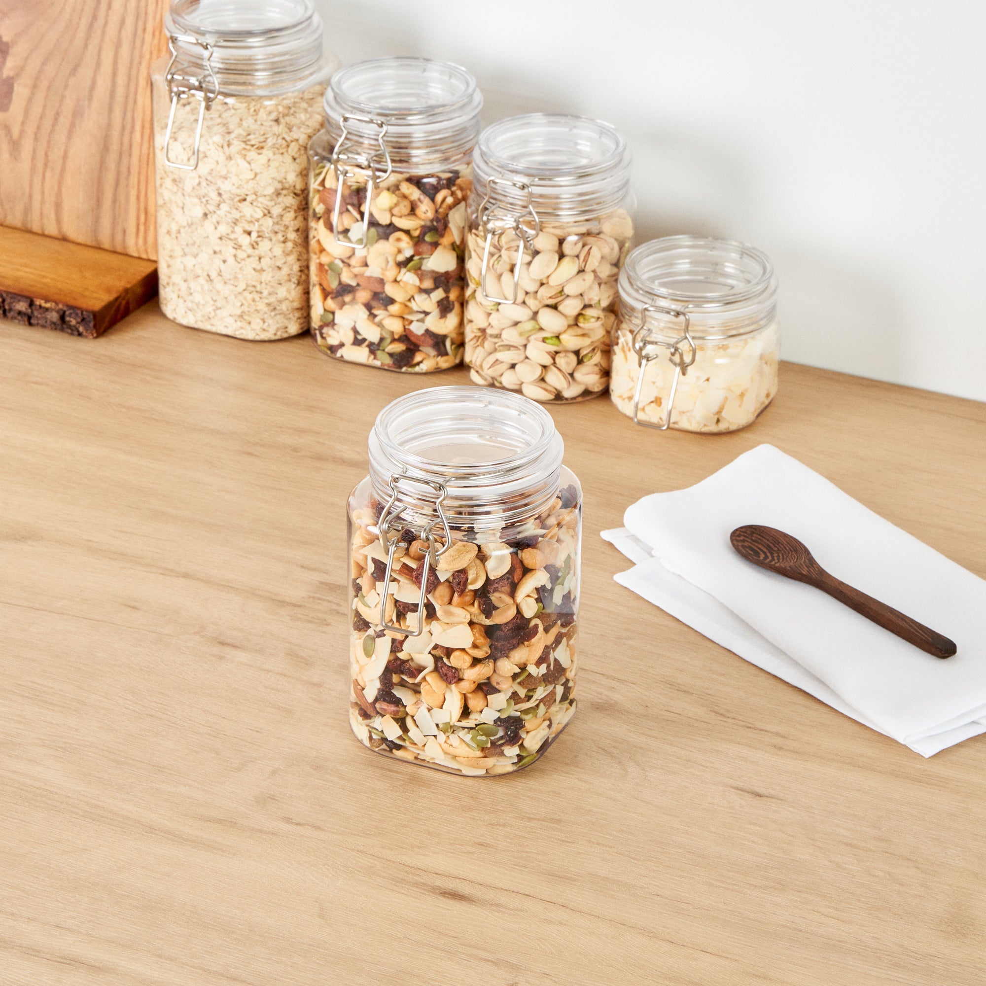Met Lux 43 oz Square Clear Plastic Storage Jar - with Hinged Lid - 4 1/4" x 4 1/4" x 6 3/4" - 20 count box