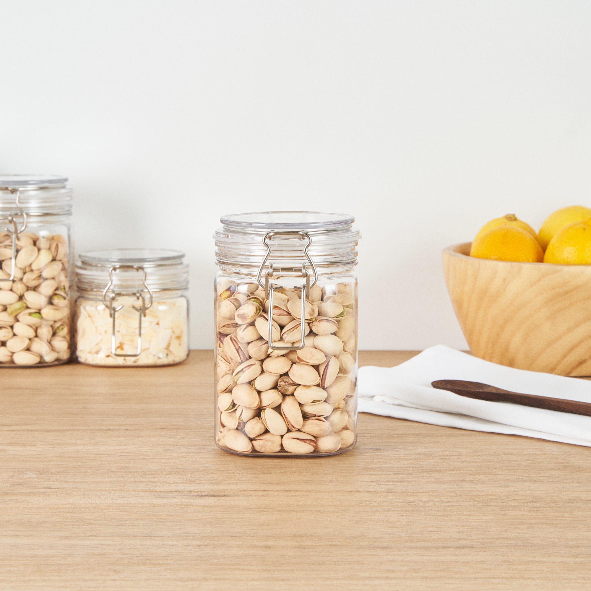 Met Lux 29 oz Square Clear Plastic Storage Jar - with Hinged Lid - 3 3/4" x 3 3/4" x 6" - 20 count box