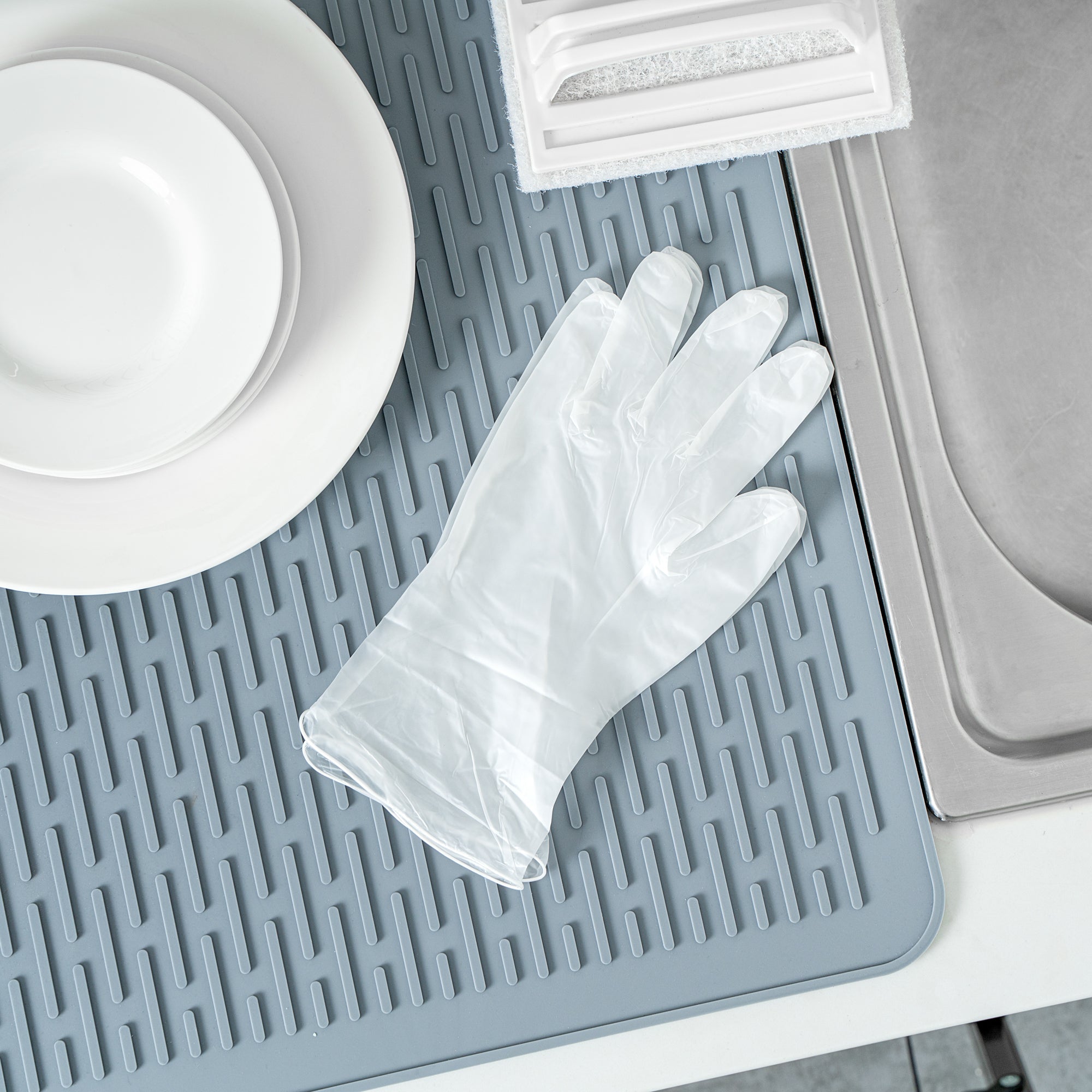 Serve Secure Clear Small Vinyl Gloves - Powder-Free, Latex-Free - 9" x 3 1/4" - 1000 count box
