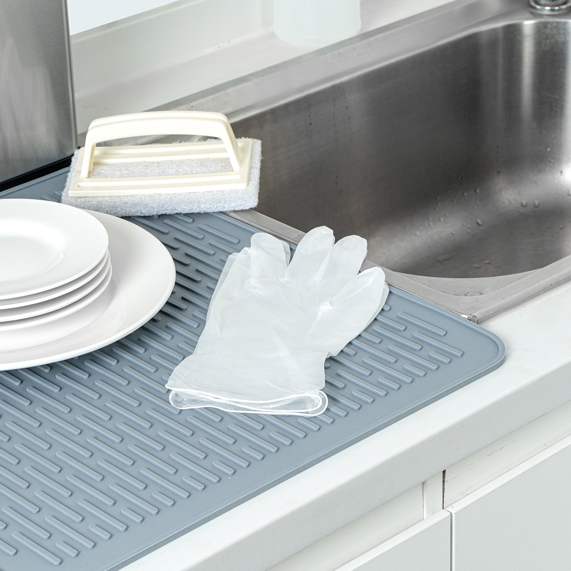 Serve Secure Clear Small Vinyl Gloves - Powder-Free, Latex-Free - 9" x 3 1/4" - 1000 count box