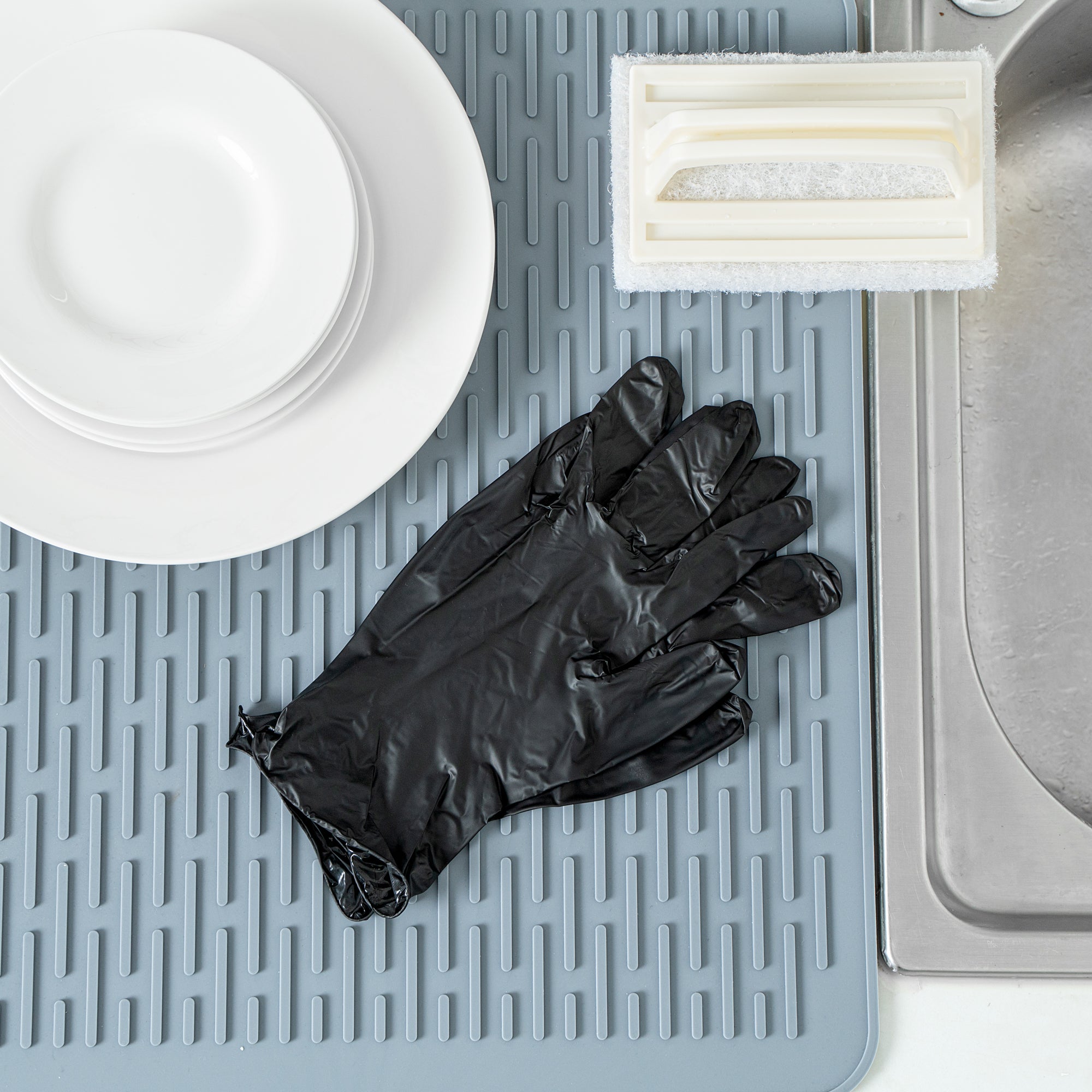 Serve Secure Black Medium Synmax Vinyl Gloves - Powder-Free, Latex-Free - 9" x 3 3/4" - 100 count box
